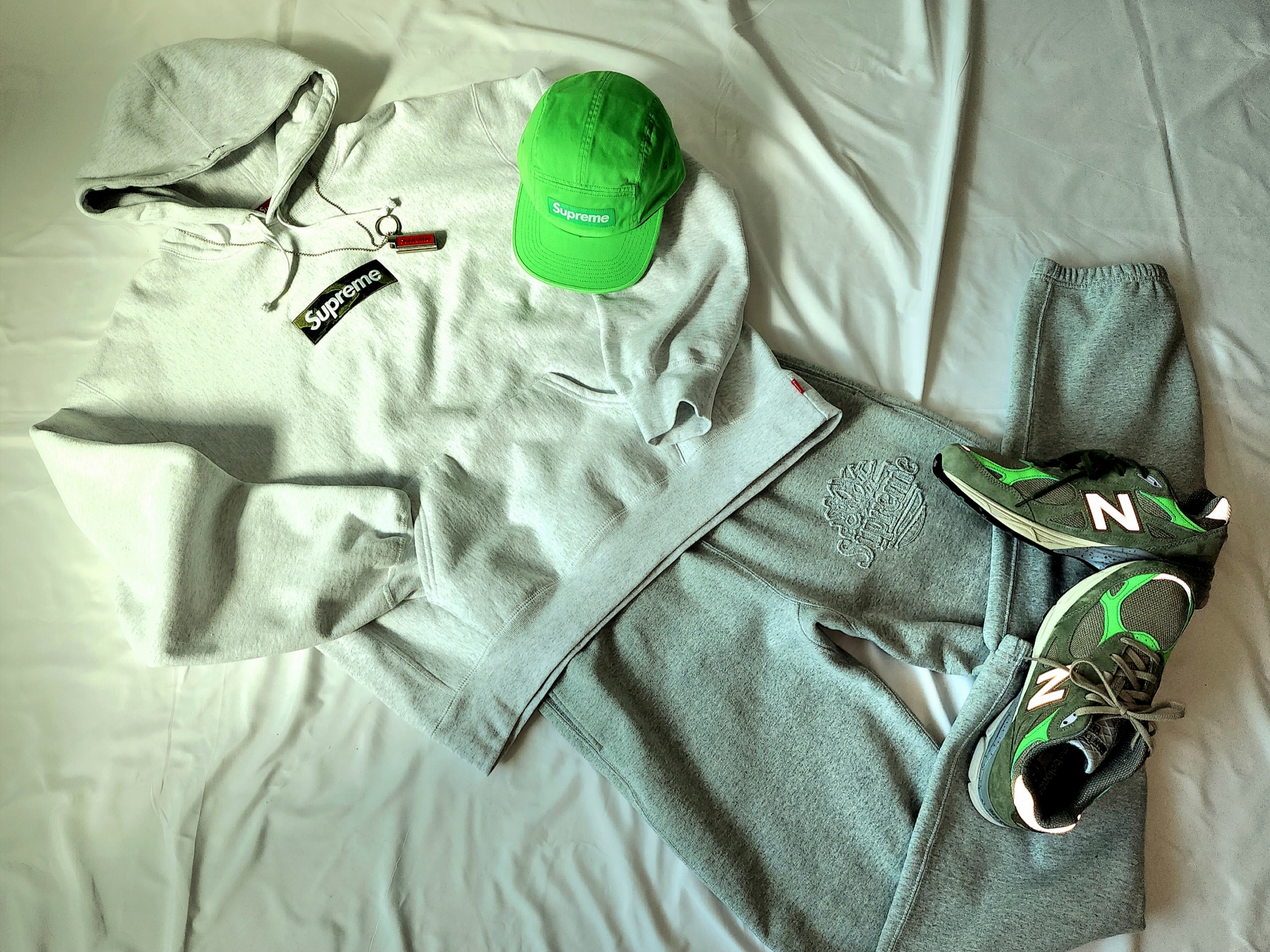 Supreme Washed Chino Twill Camp Cap Green - 24SS, New Balance x Patta 990v3 Made in USA Olive 착용 스타일 - 5