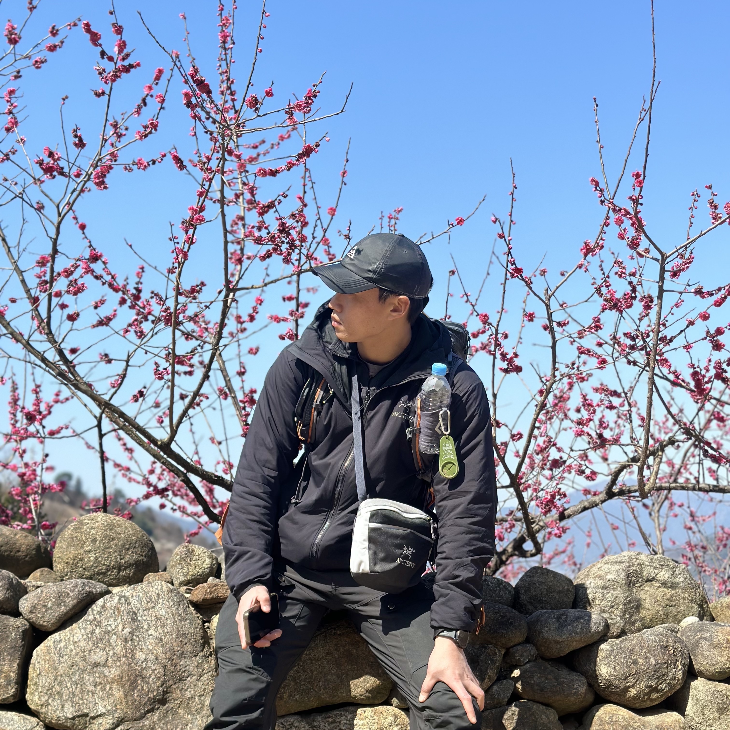 Arc'teryx x Beams Mantis 2 Waistpack Tranquil, Nike ACG Trail Cap Black 착용 스타일