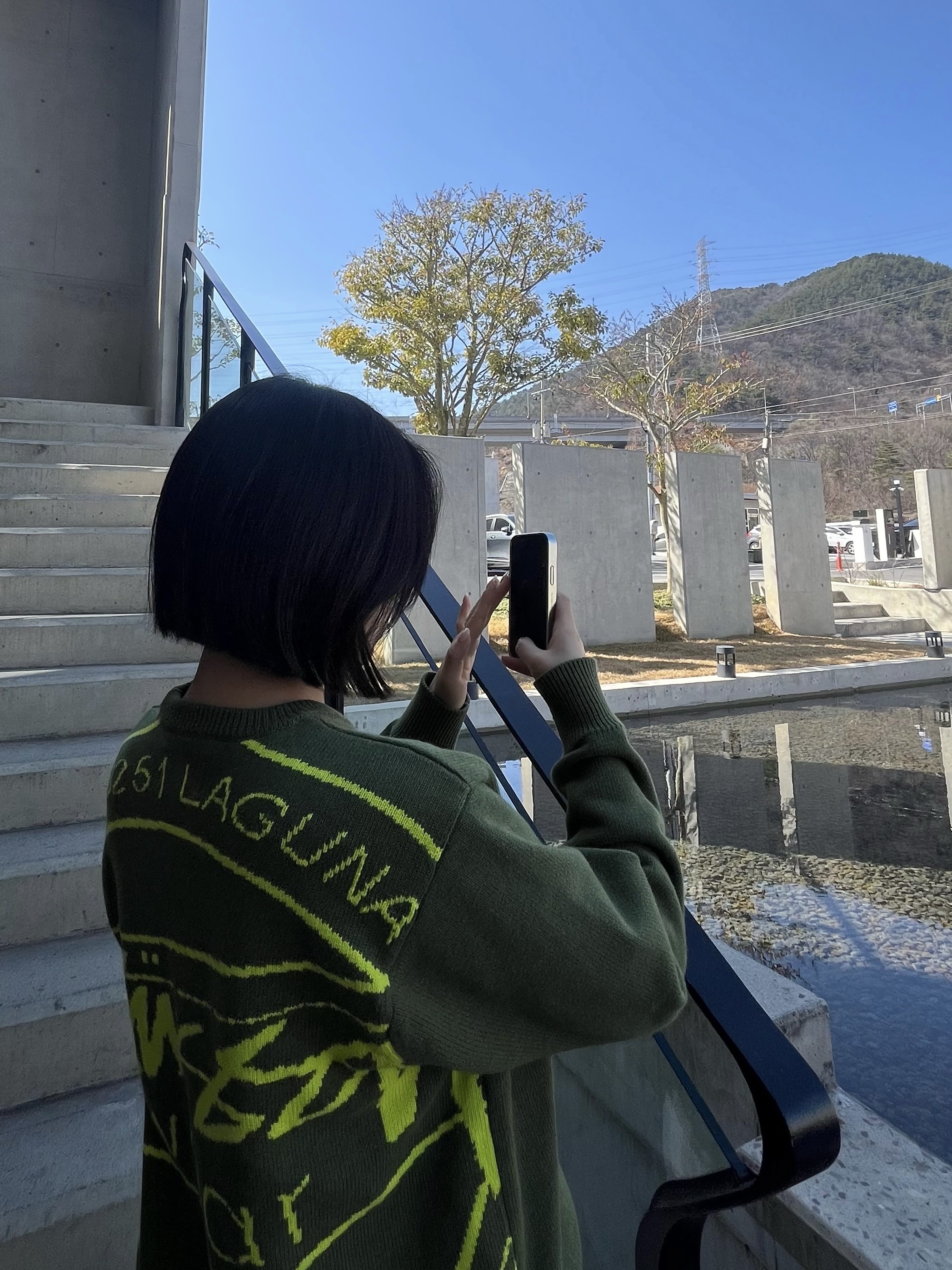 Stussy Laguna Icon Sweater Dark Green 착용 스타일