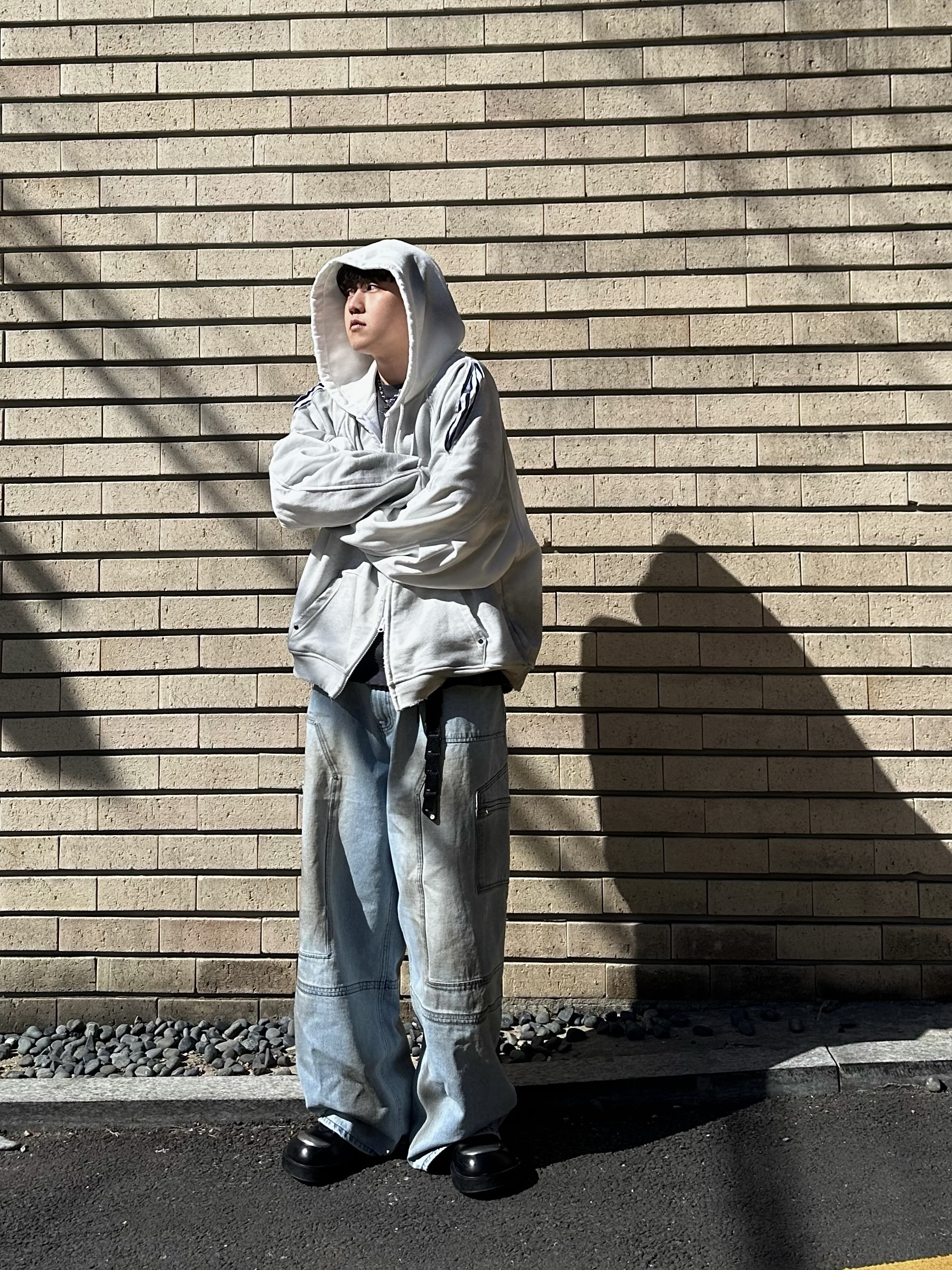 [KREAM 단독] Haleine Carpenter Cargo Dirty Washed Jean Light Blue 착용 스타일 - 1