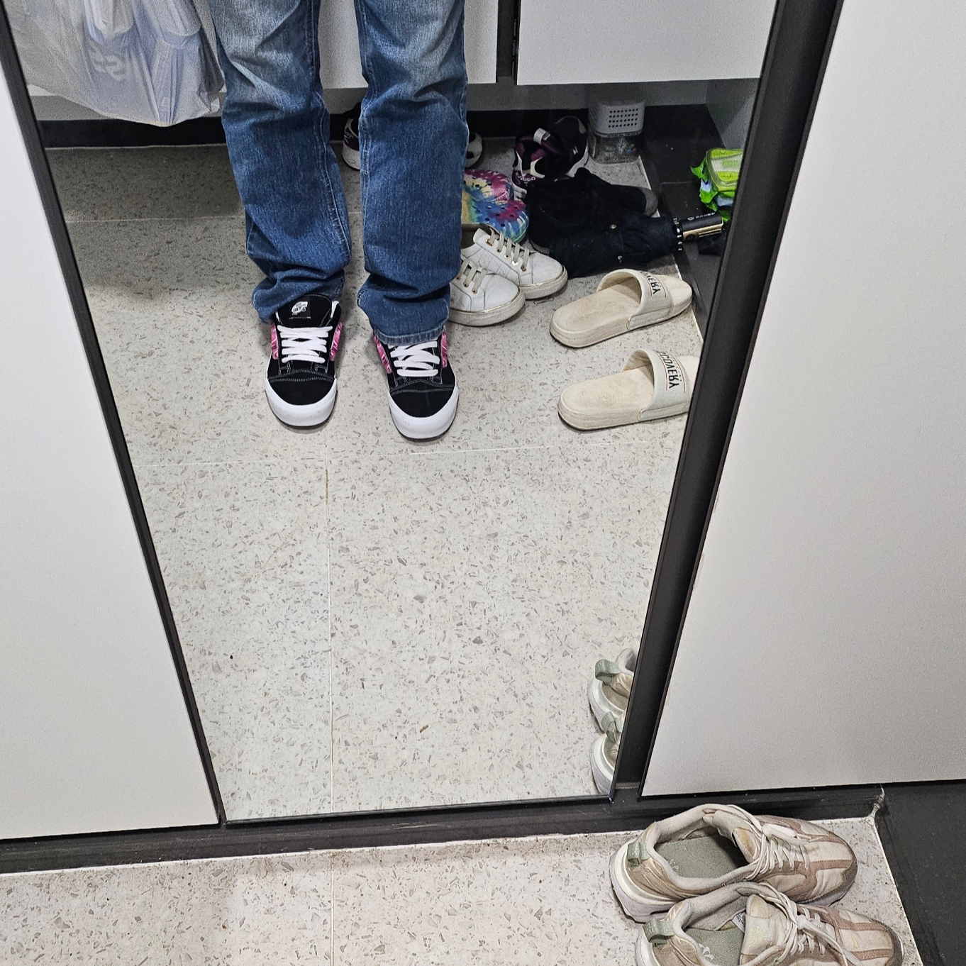 Vans x Peaches. Knu-Skool Black Pink 착용 스타일 - 6