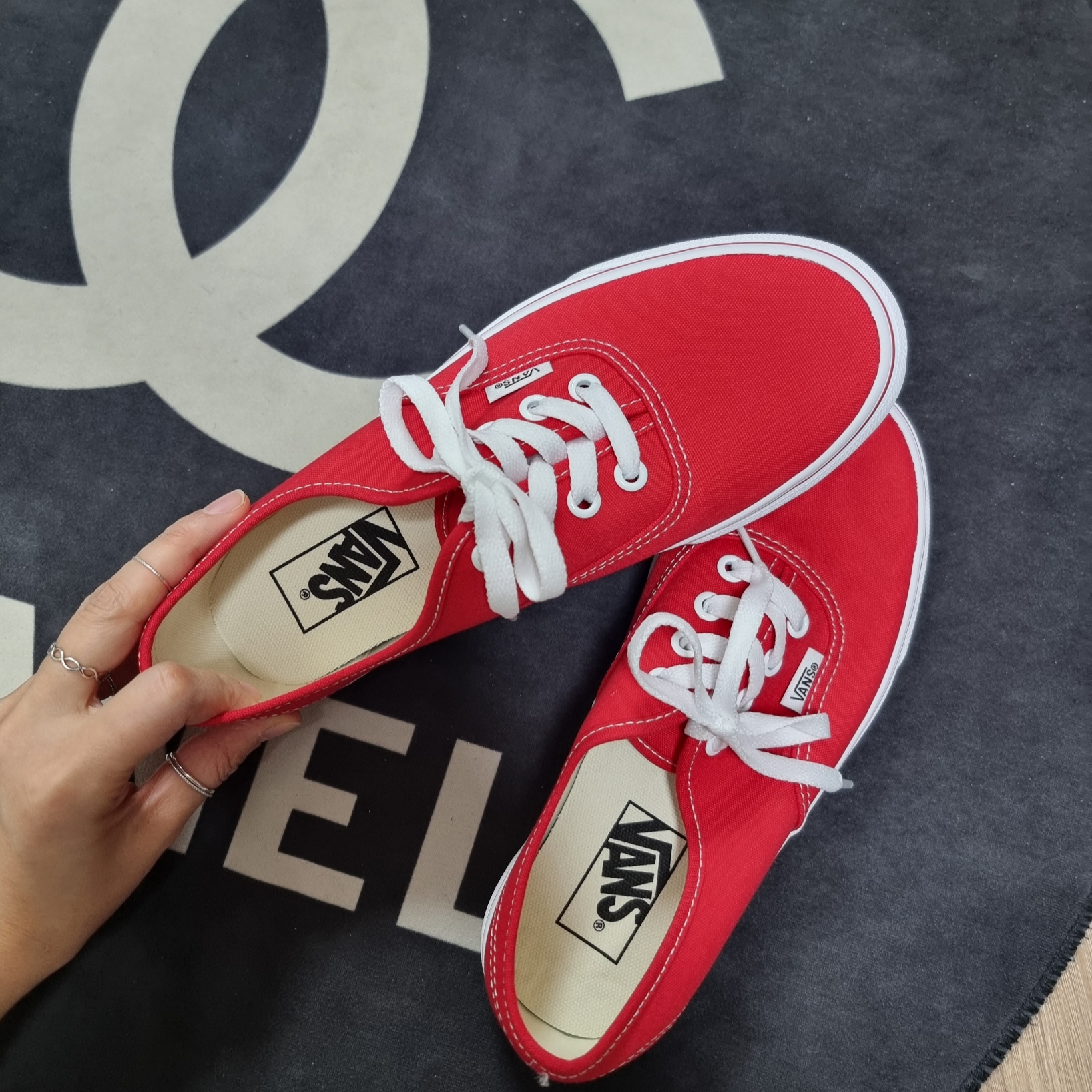 Vans Authentic Red 착용 스타일