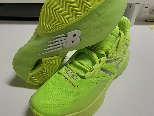 New Balance TWO WXY V4 Thirty Watt - 2E Wide 착용 스타일 - 3