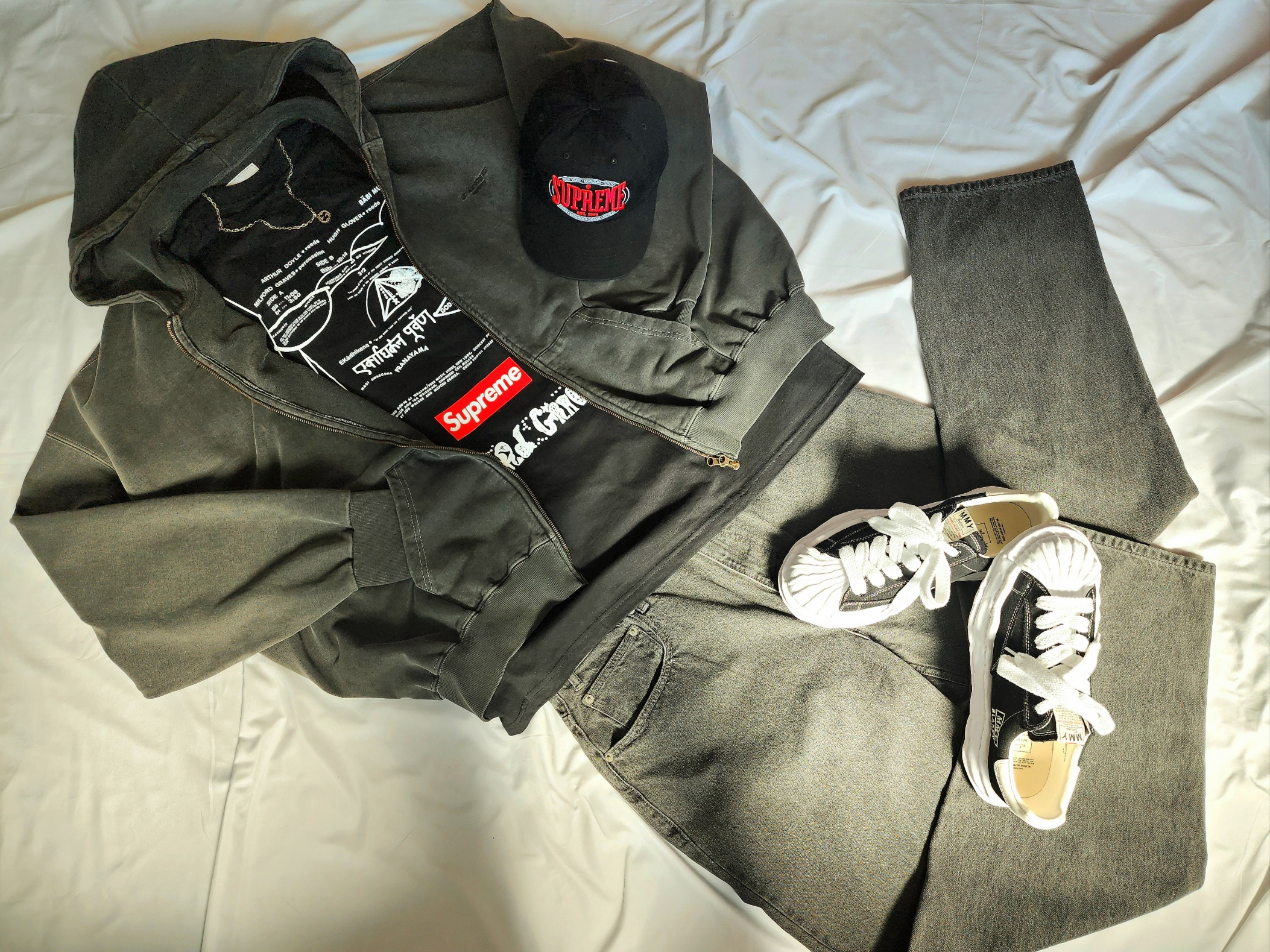 Maison Mihara Yasuhiro Blakey OG Sole Canvas Low-top Sneakers Black White, Supreme Milford Graves T-Shirt Black - 22FW 착용 스타일 - 1