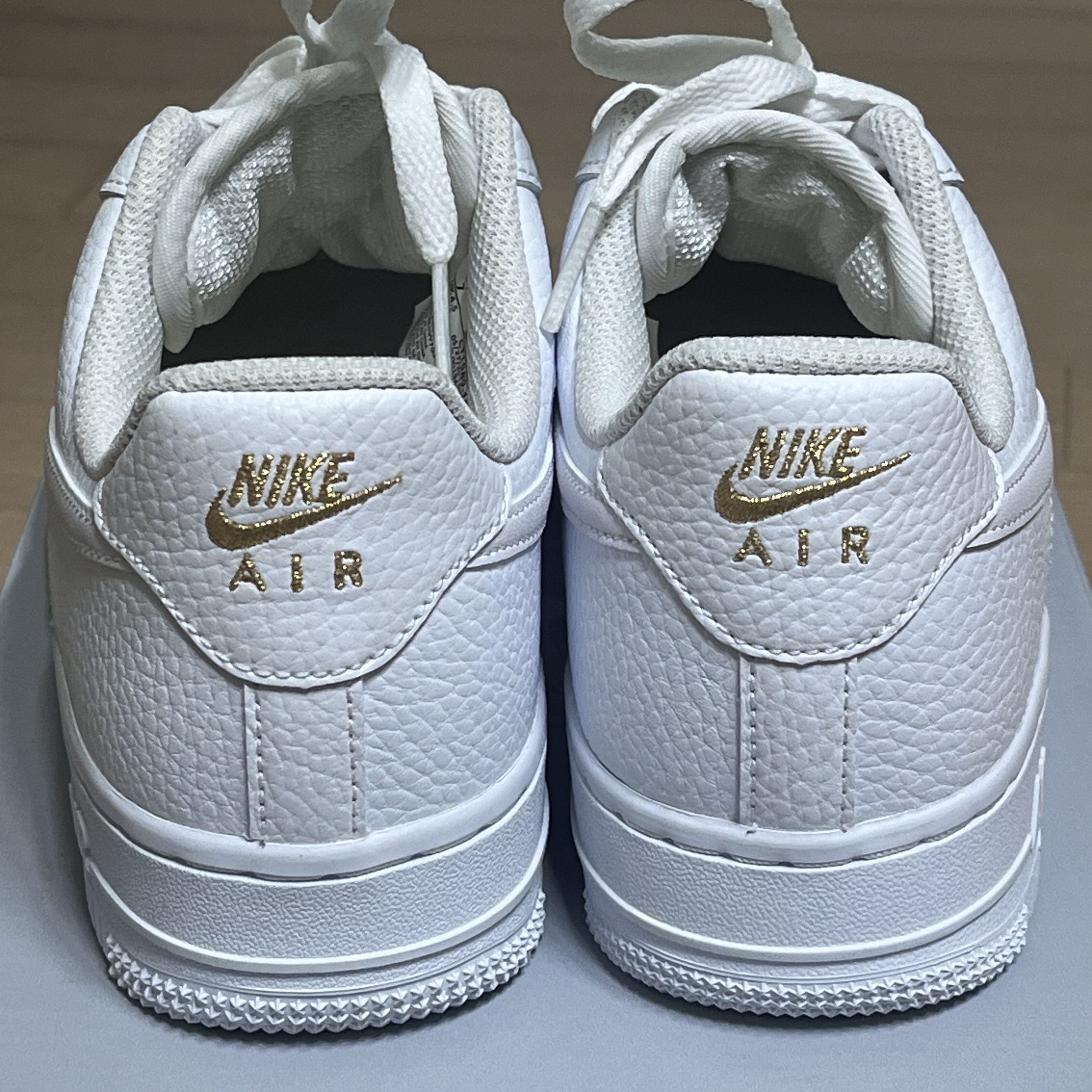 (W) Nike Air Force 1 '07 Essential White Metallic Gold 착용 스타일 - 2