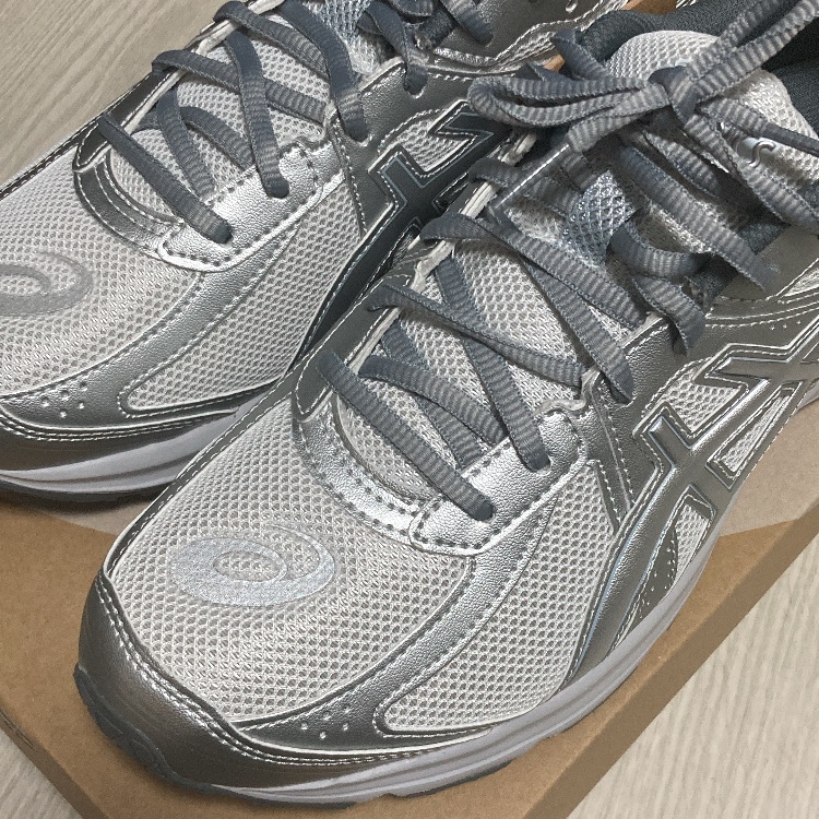Asics Jog 100 S SMU Glacier Grey Pure Silver - 2E Wide 착용 스타일 - 3