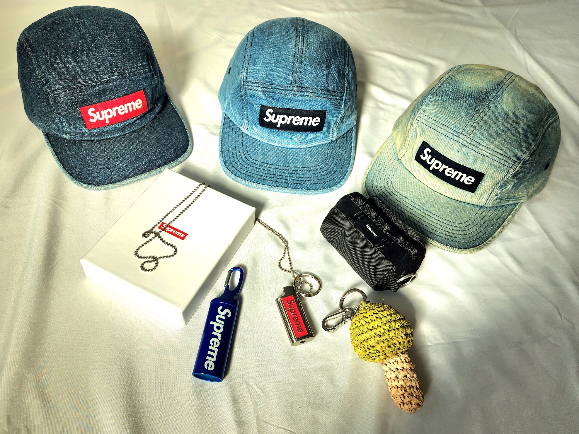 Supreme Metal Lighter Holster - 19SS, Supreme x The North Face Suede Base Camp Duffle Keychain Black - 23FW 착용 스타일 - 2