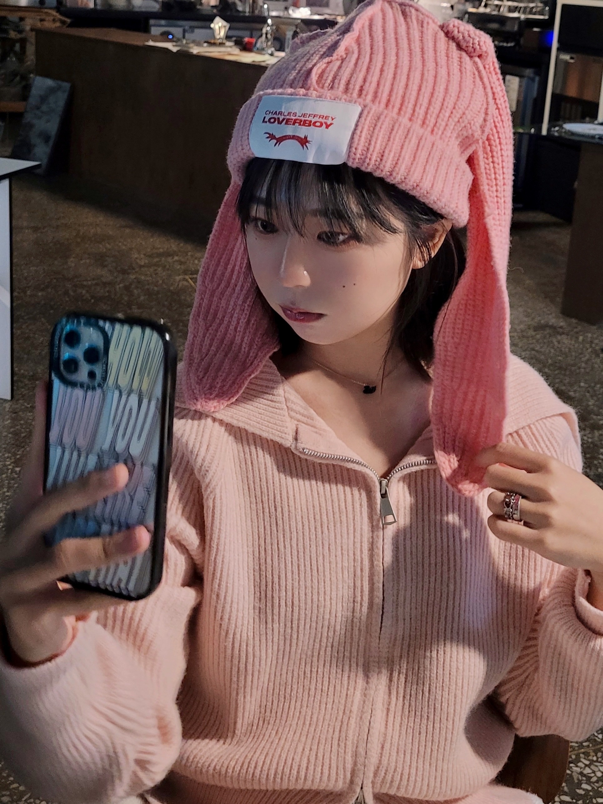Charles Jeffrey Loverboy Chunky Rabbit Beanie Pink 착용 스타일 - 3