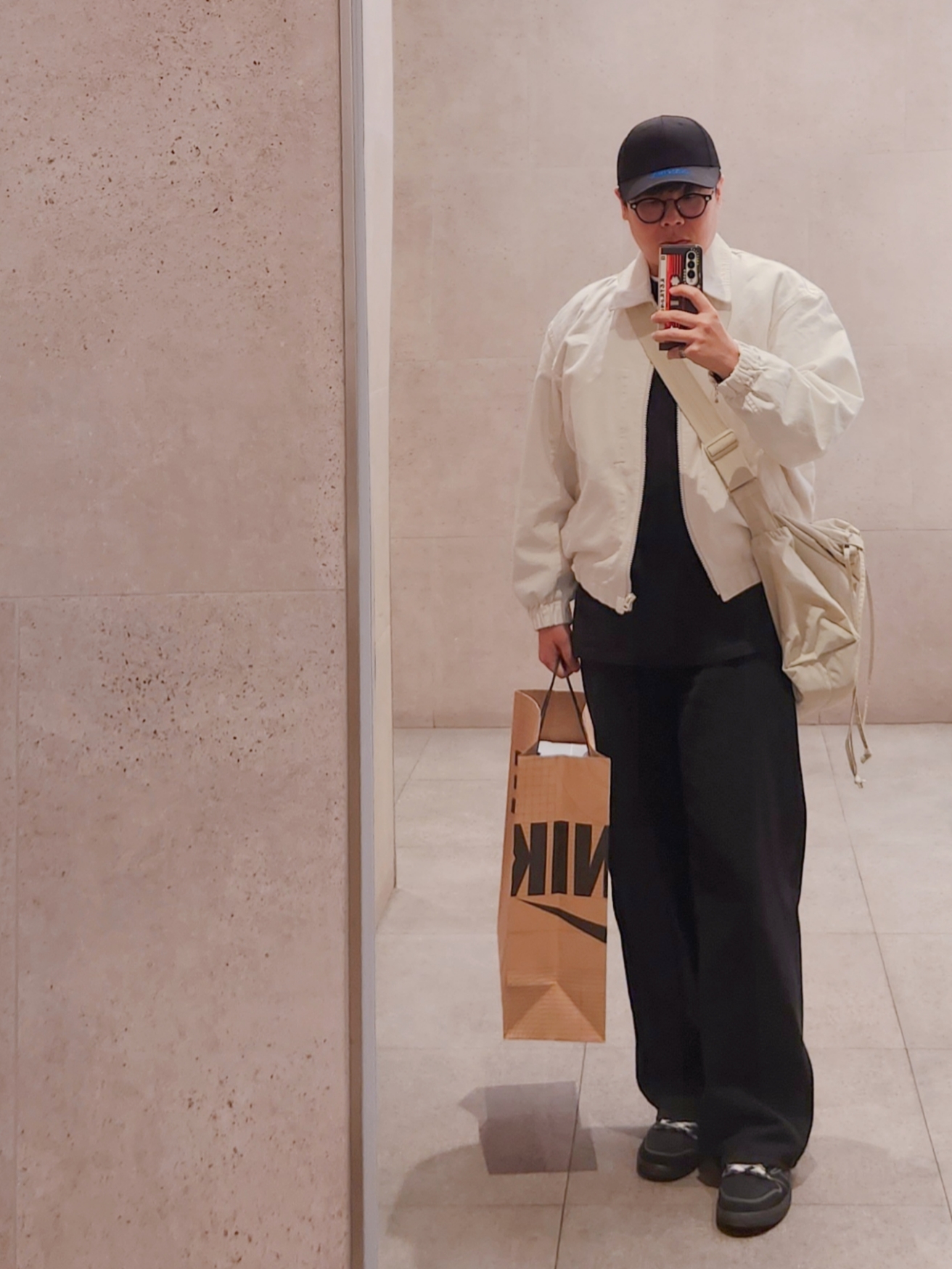 Nike Air Force 1 Low White Red Midsole, Uniqlo U Drawstring Shoulder Bag Natural 착용 스타일