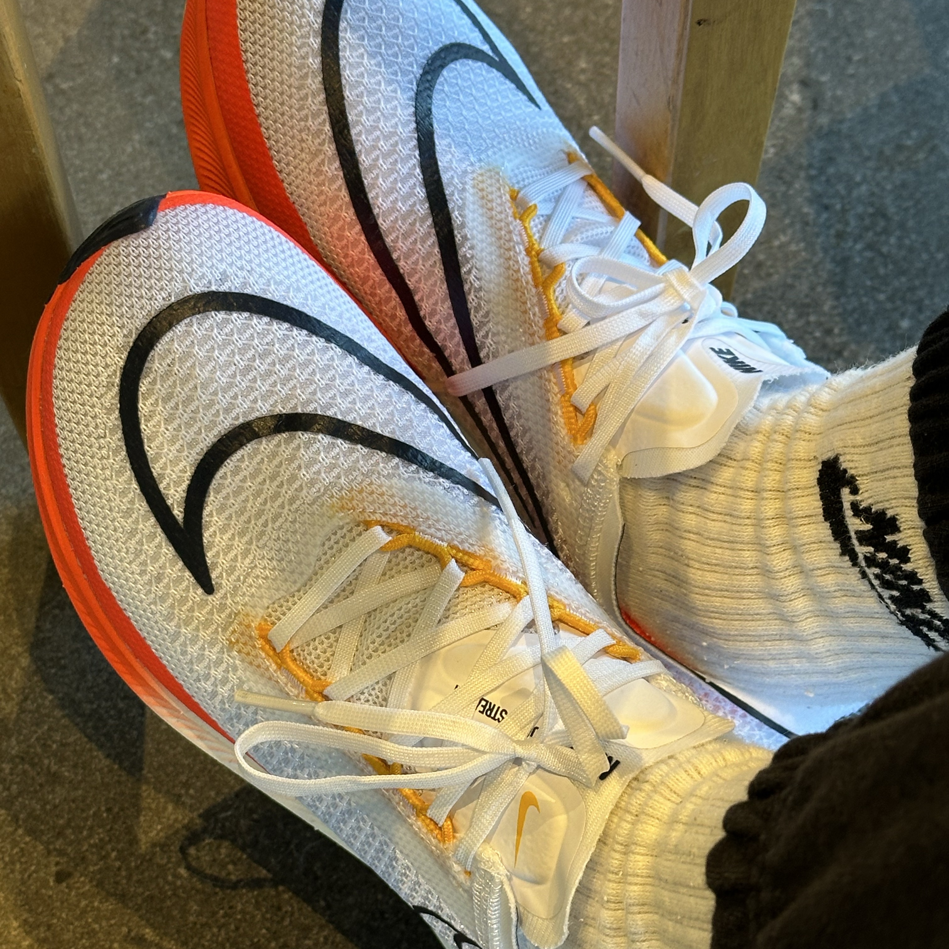 Nike ZoomX Streakfly White Bright Crimson 착용 스타일