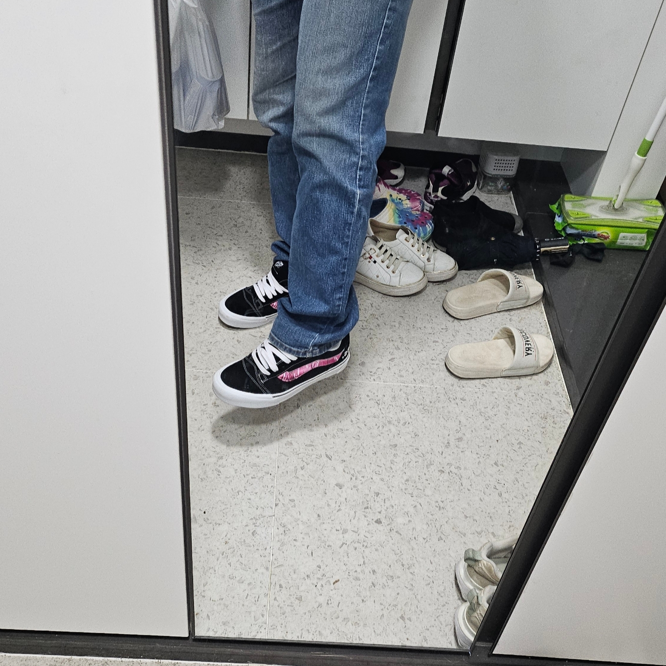 Vans x Peaches. Knu-Skool Black Pink 착용 스타일 - 5