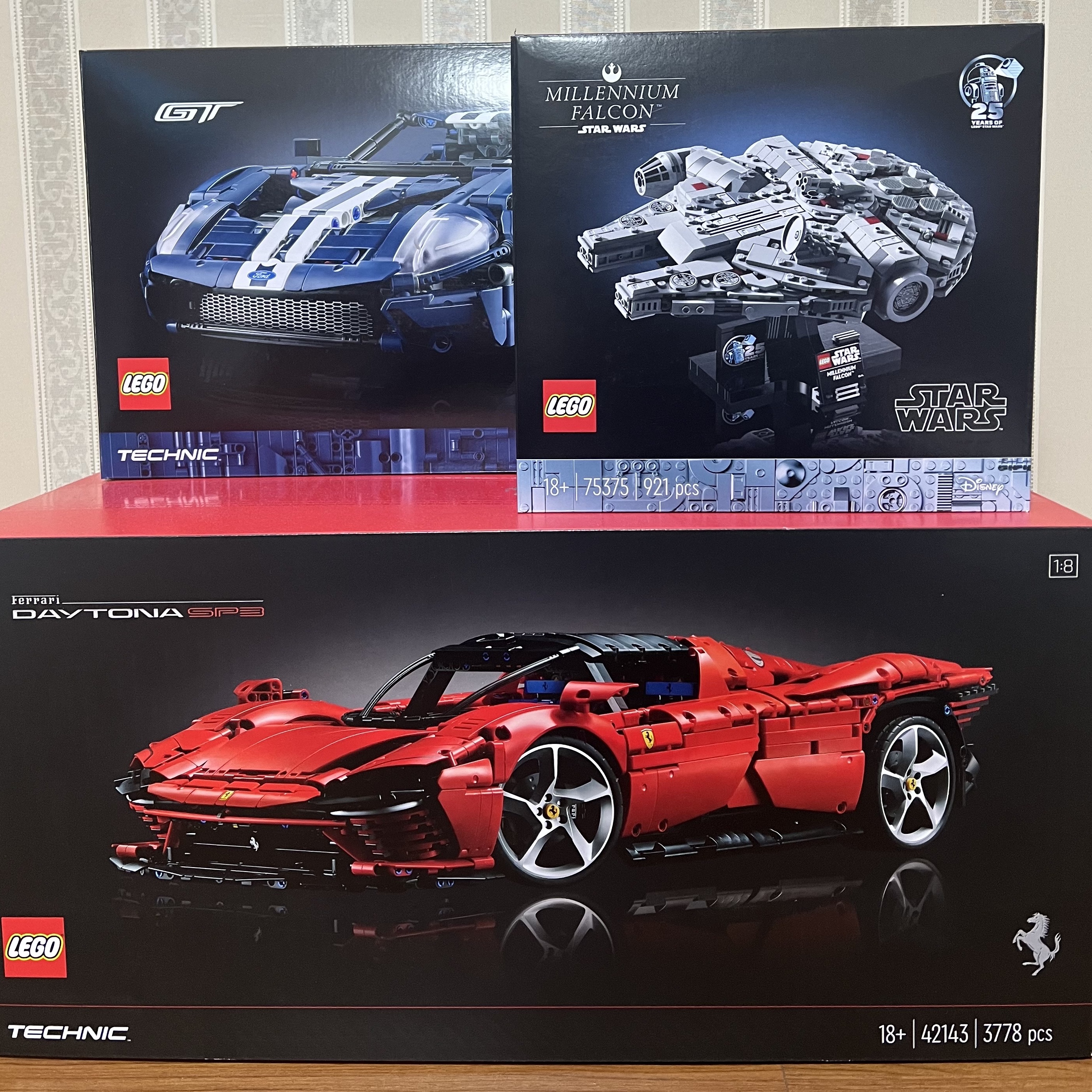 Lego Ferrari Daytona SP3, Lego Star Wars Millennium Falcon 착용 스타일