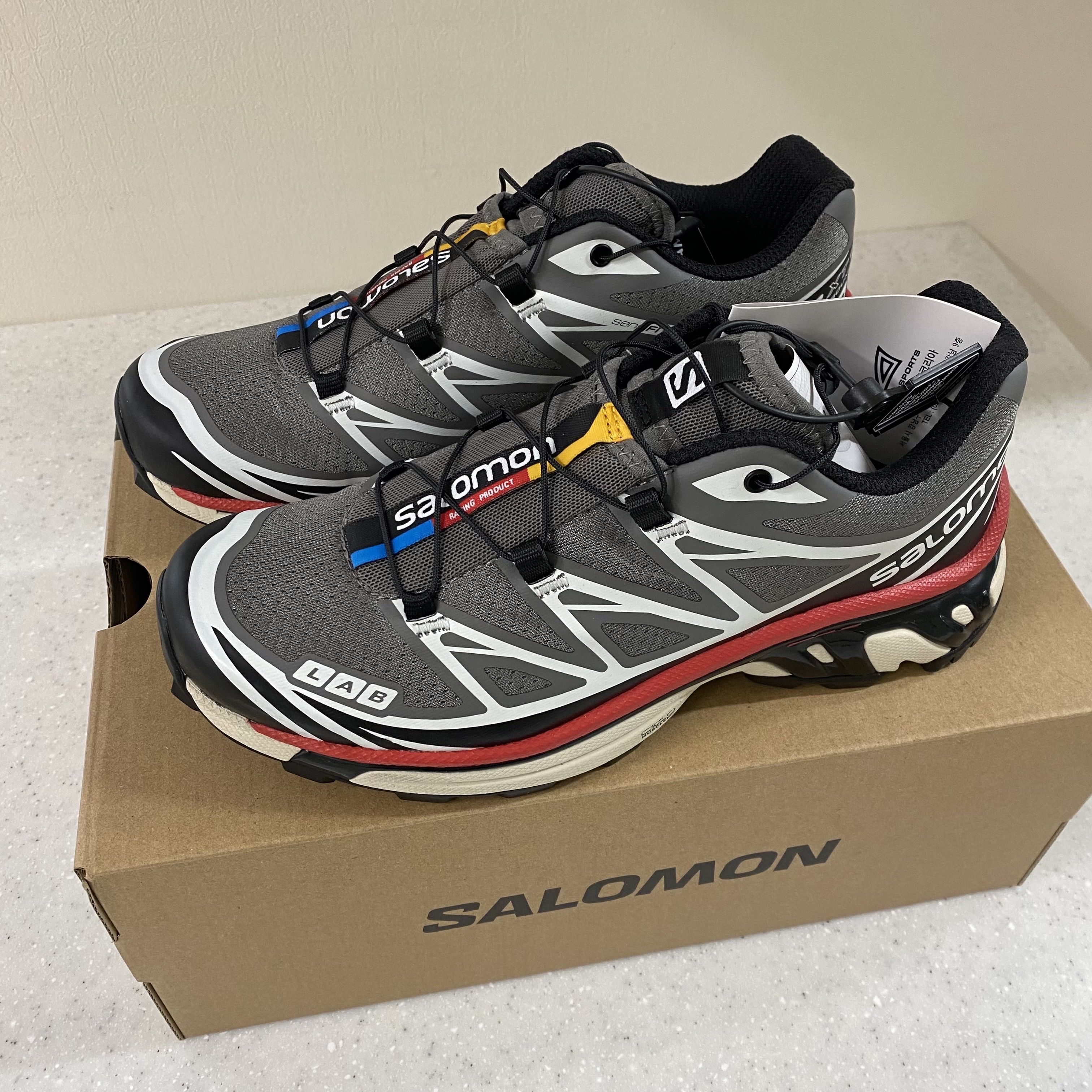 Salomon XT-6 Pewter Aurora Red 착용 스타일 - 1