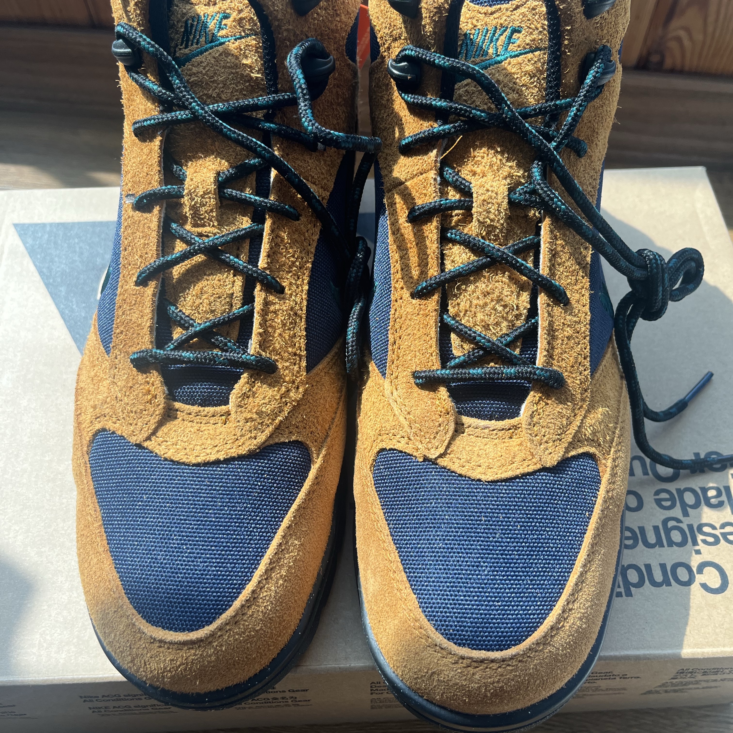 Nike ACG Torre Mid Waterproof Burnt Sienna and Obsidian 착용 스타일