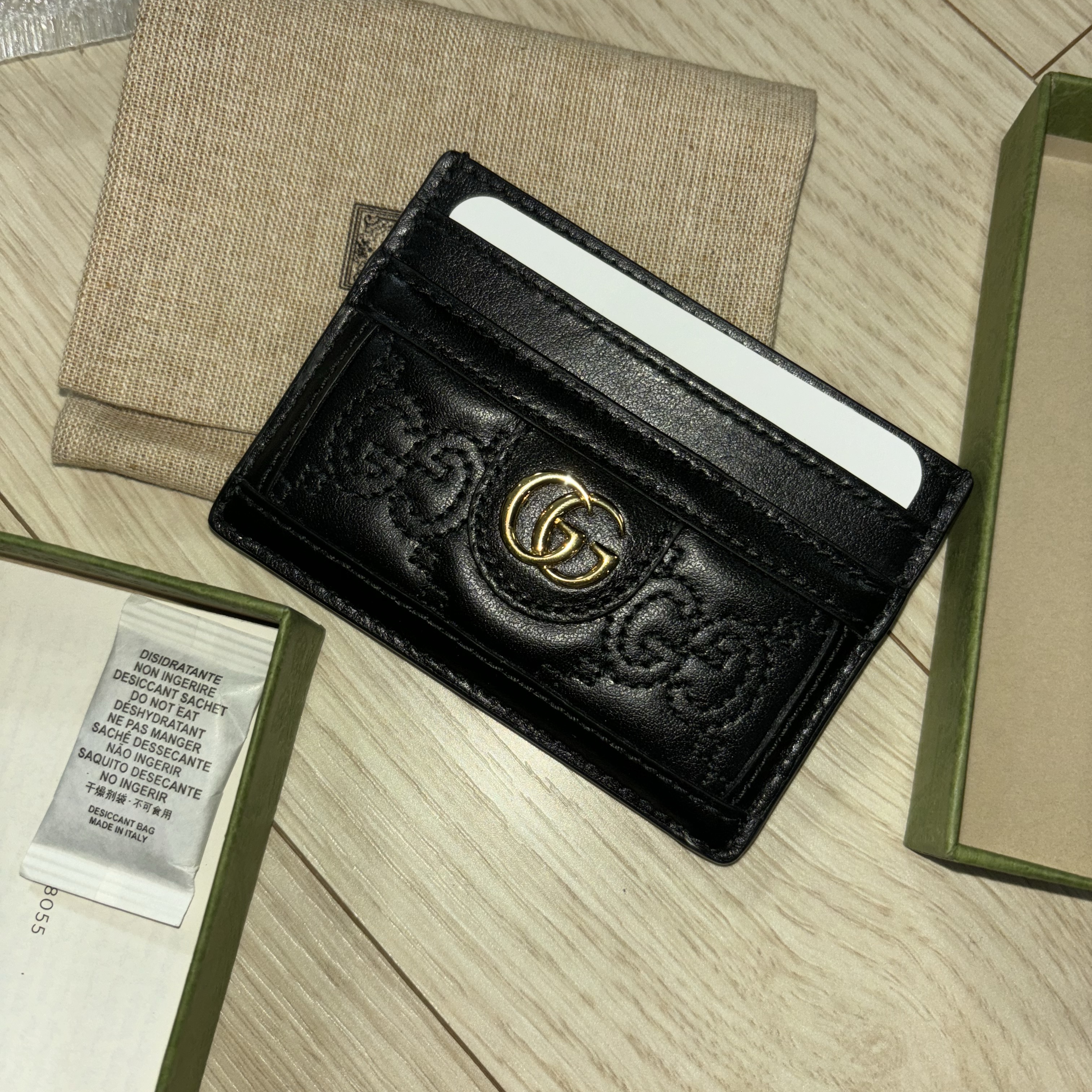 Gucci GG Matelasse Card Case Black 착용 스타일