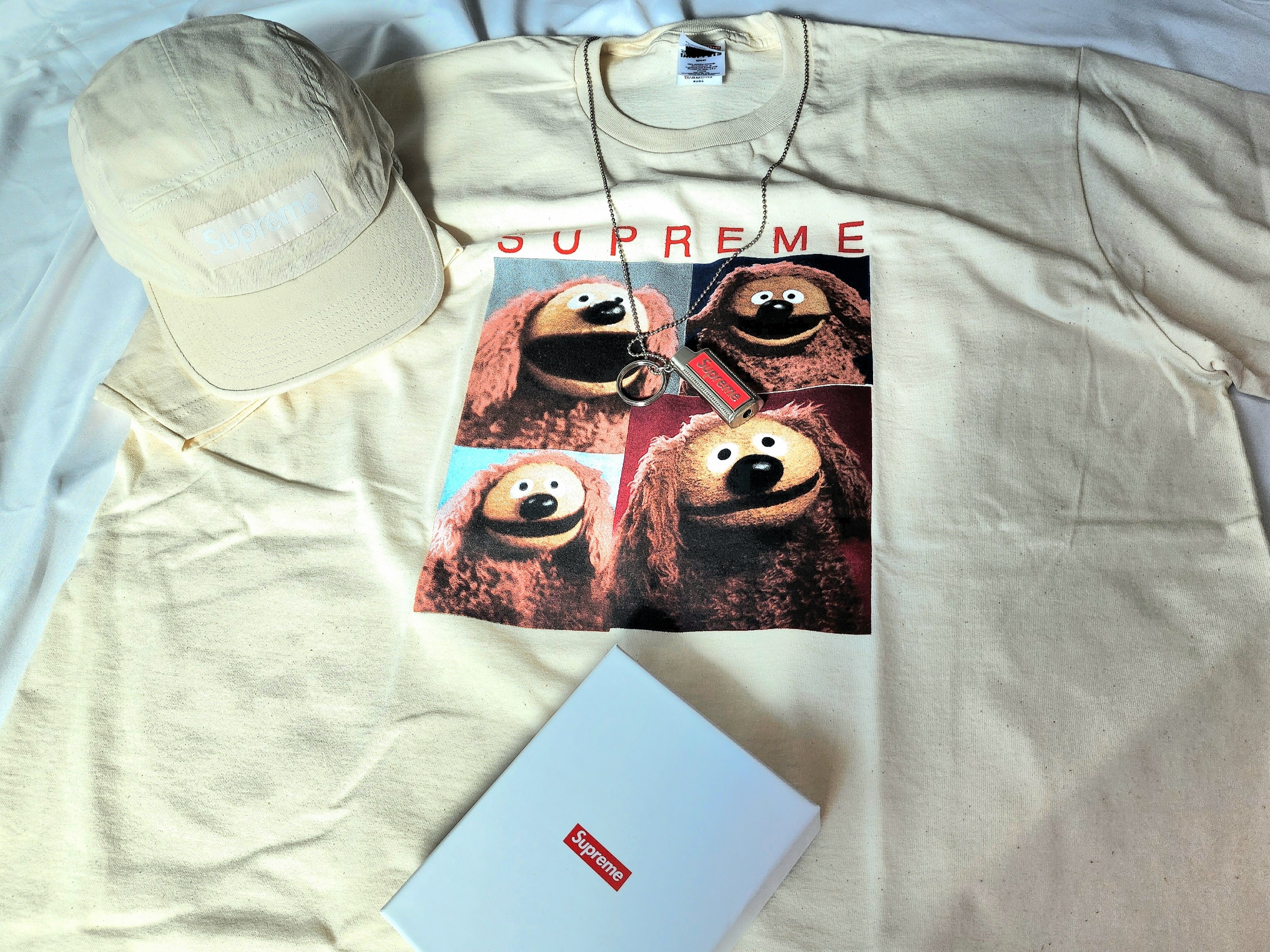Supreme Rowlf T-Shirt Natural - 24SS, Supreme Washed Chino Twill Camp Cap Natural - 23FW 착용 스타일 - 5