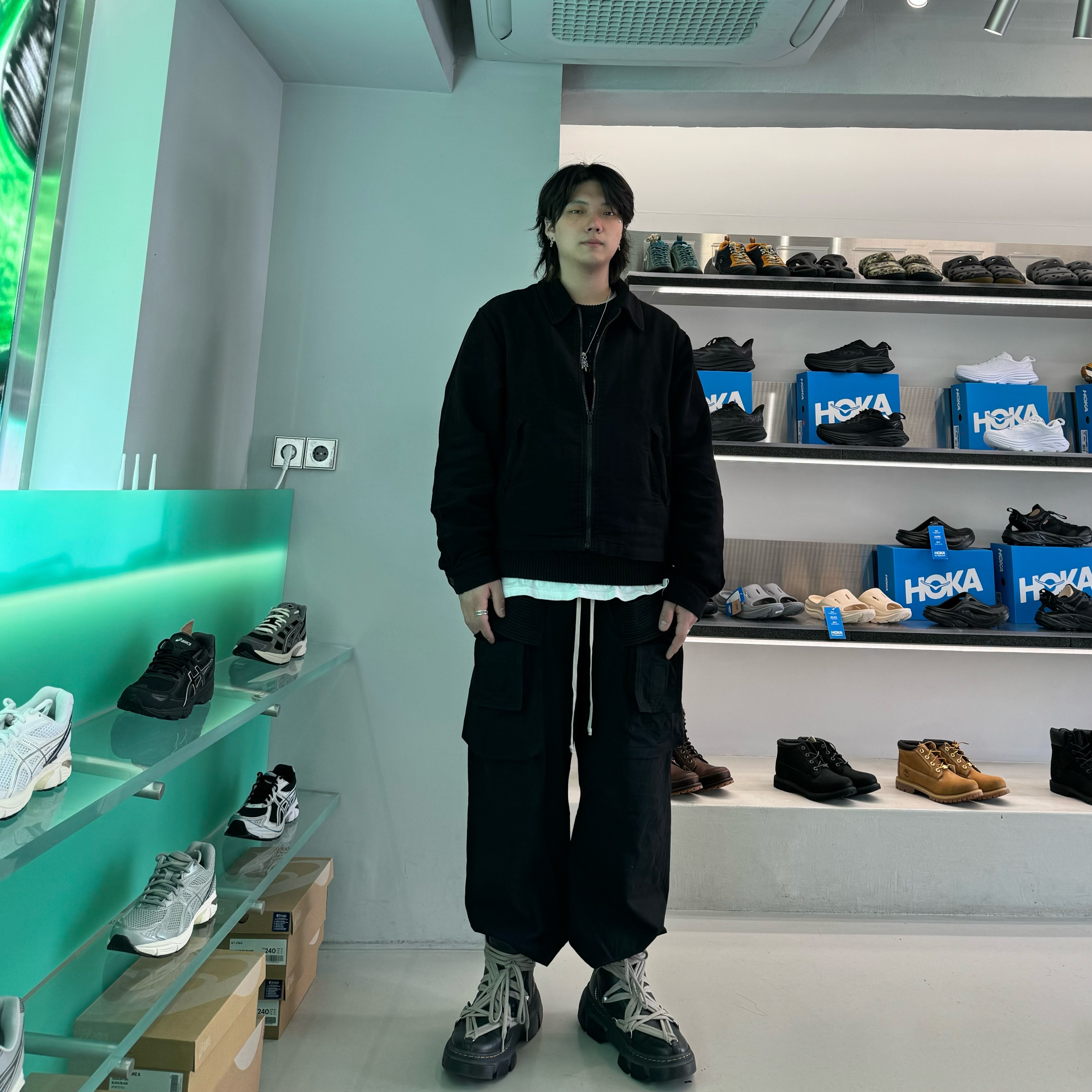 Dr. Martens x Rick Owens 1460 DMXL Megalace Black, Stussy x Our Legacy Work Shop Blouson Jacket Washed Black Moleskin 착용 스타일 - 1