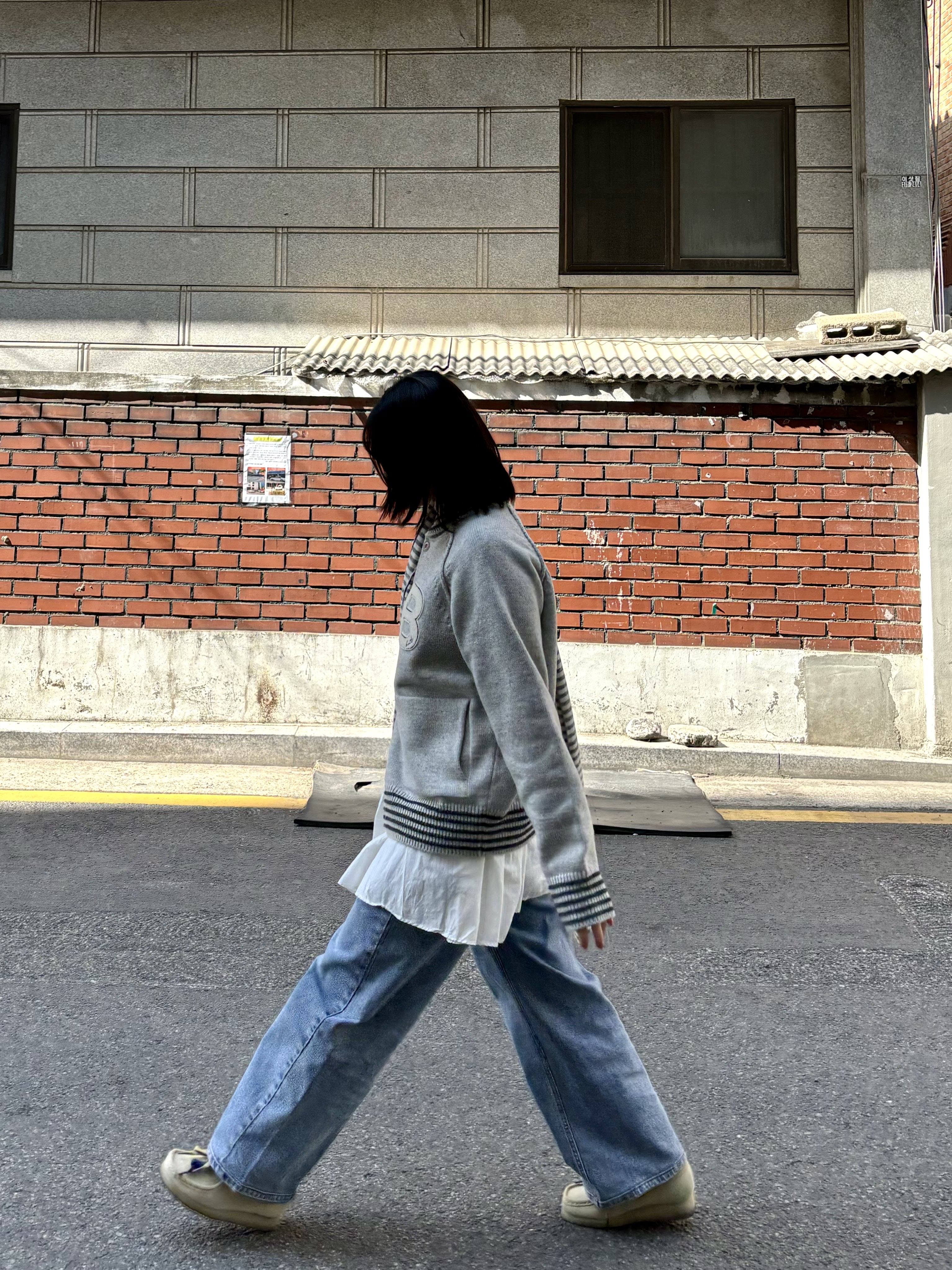 (W) Clarks Wallabee Maple Suede 착용 스타일 - 1