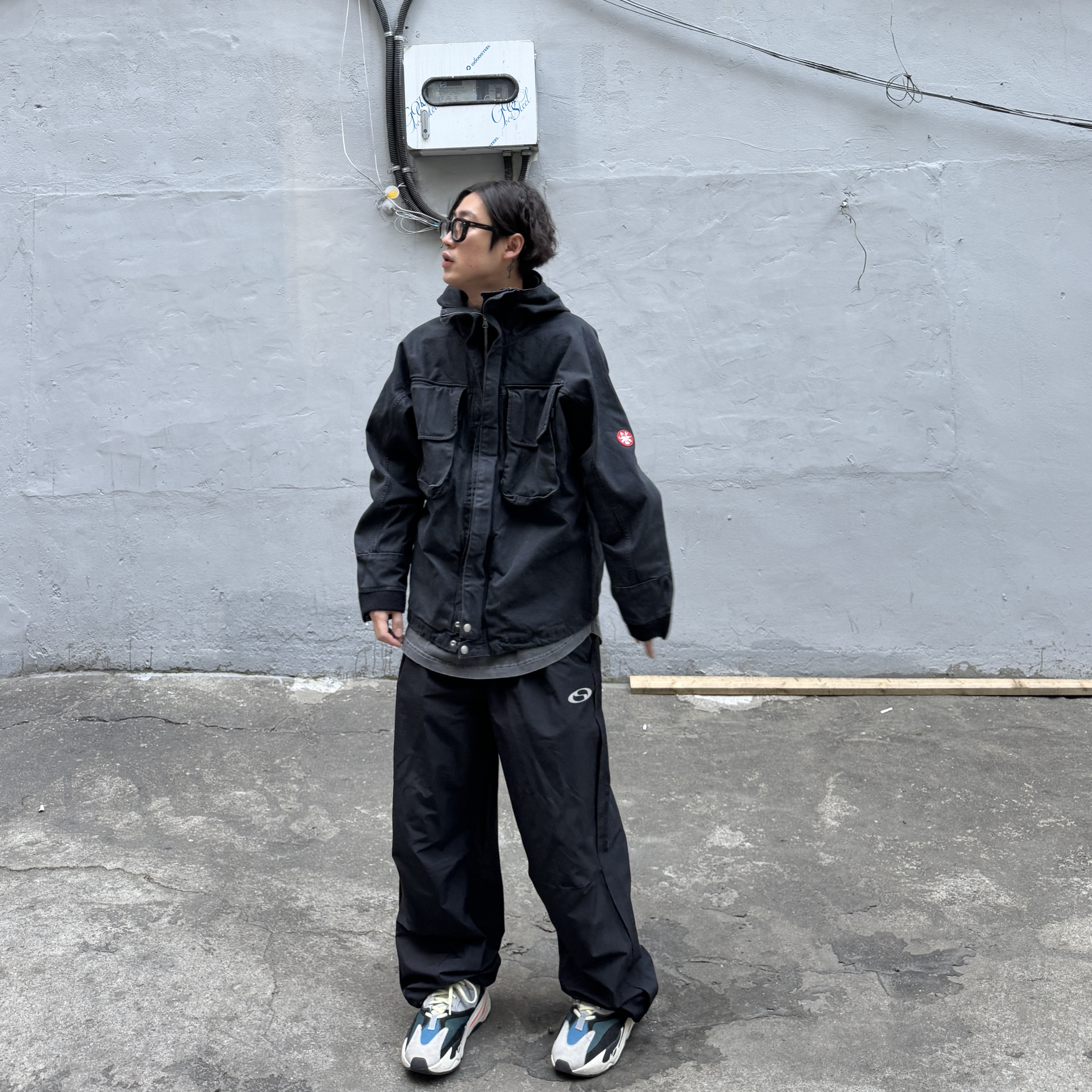 Cav Empt Overdye Hood Zip Jacket Black - 23FW, Adidas Yeezy Boost 700 Wave Runner Solid Grey 2021/2022 착용 스타일 - 1