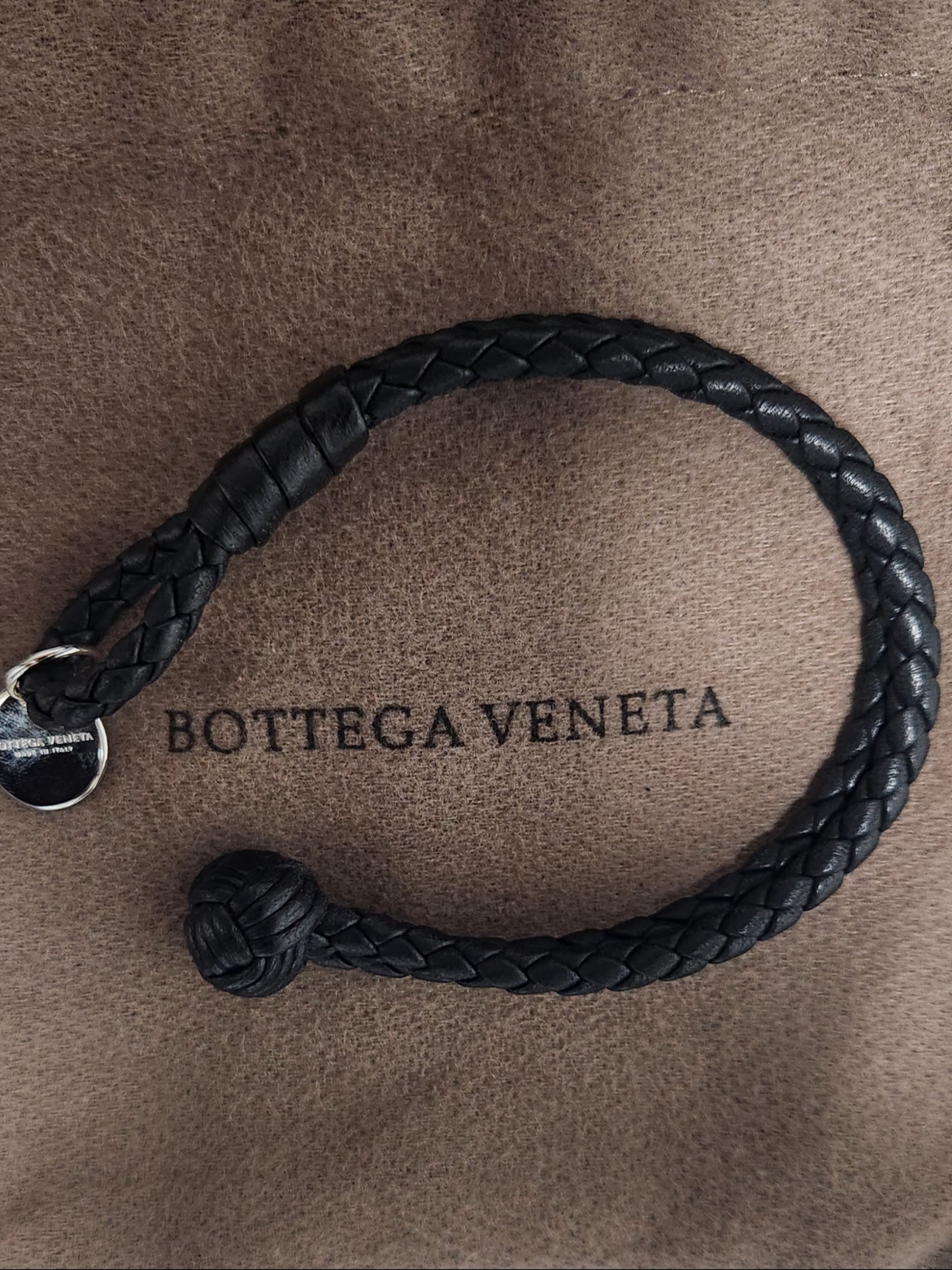Bottega Veneta Nappa Bracelet Black 착용 스타일