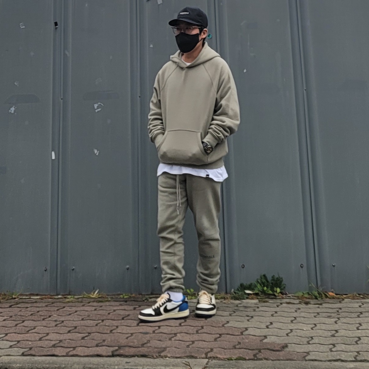Essentials Pull-Over Hoodie Pistachio - 21FW, Essentials Sweatpants Pistachio - 21FW 착용 스타일
