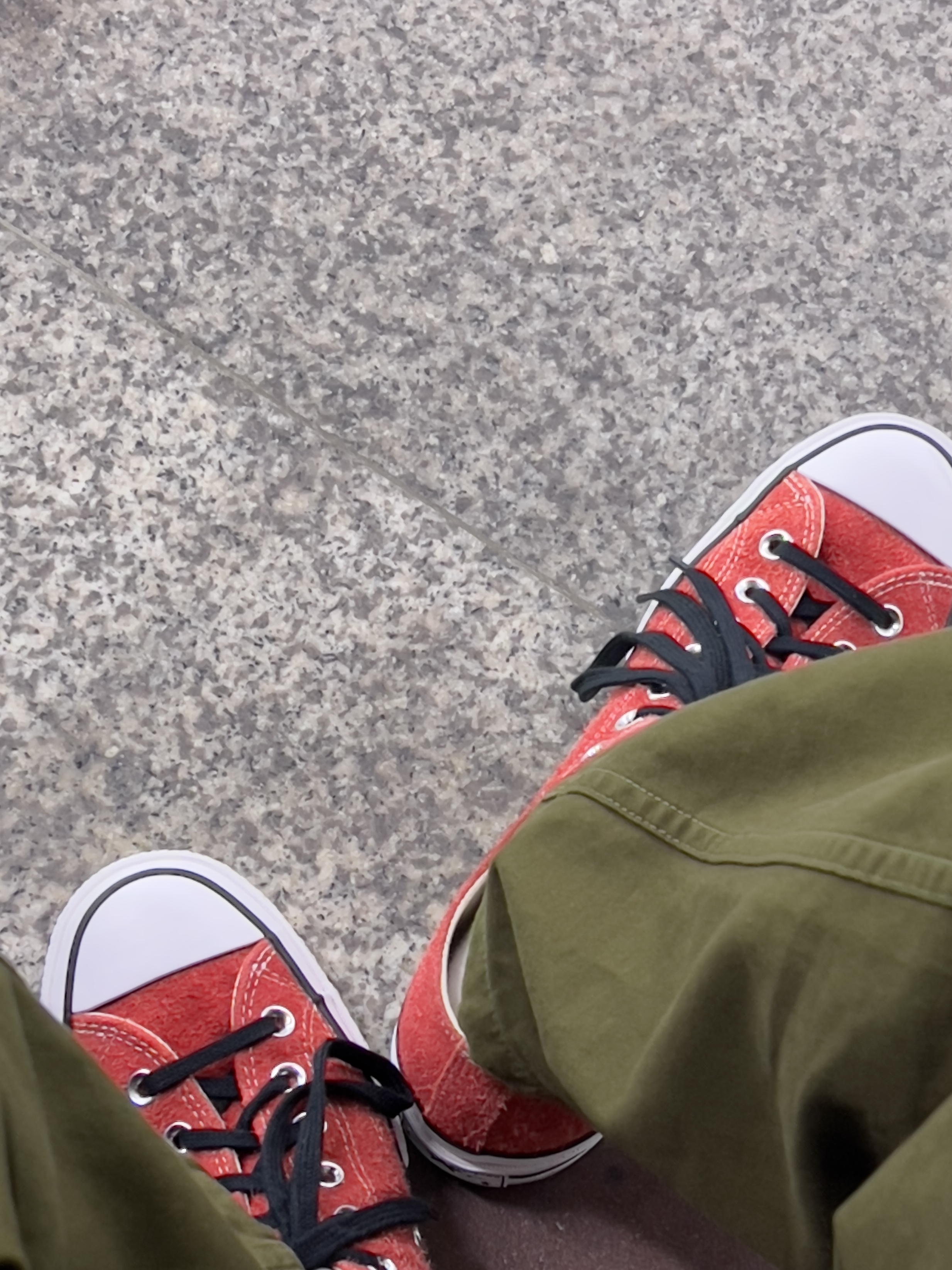 Converse x Stussy Chuck 70 Ox Poppy Red 착용 스타일 - 1