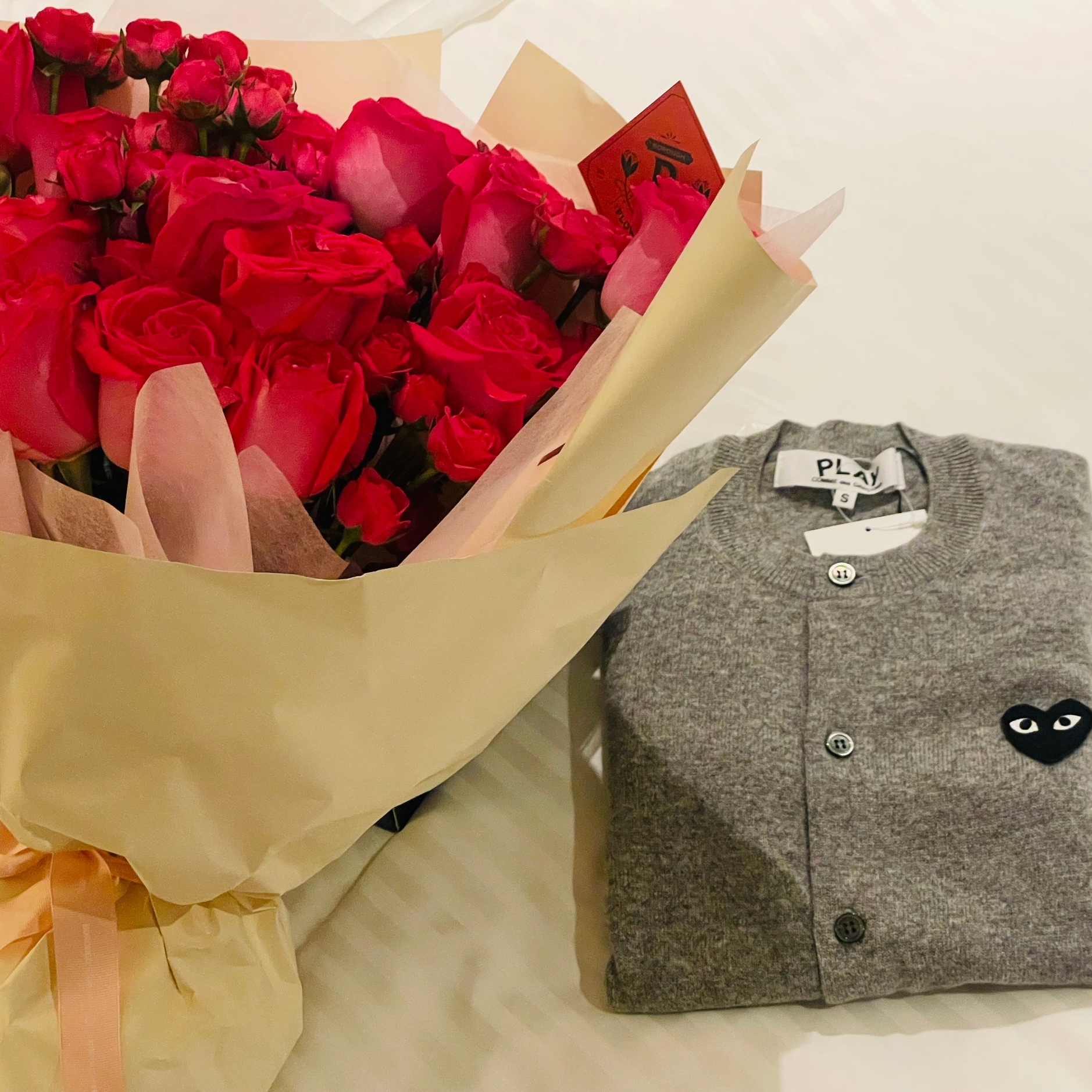 (W) Play Comme des Garcons Black Heart Knit Cardigan Grey 착용 스타일