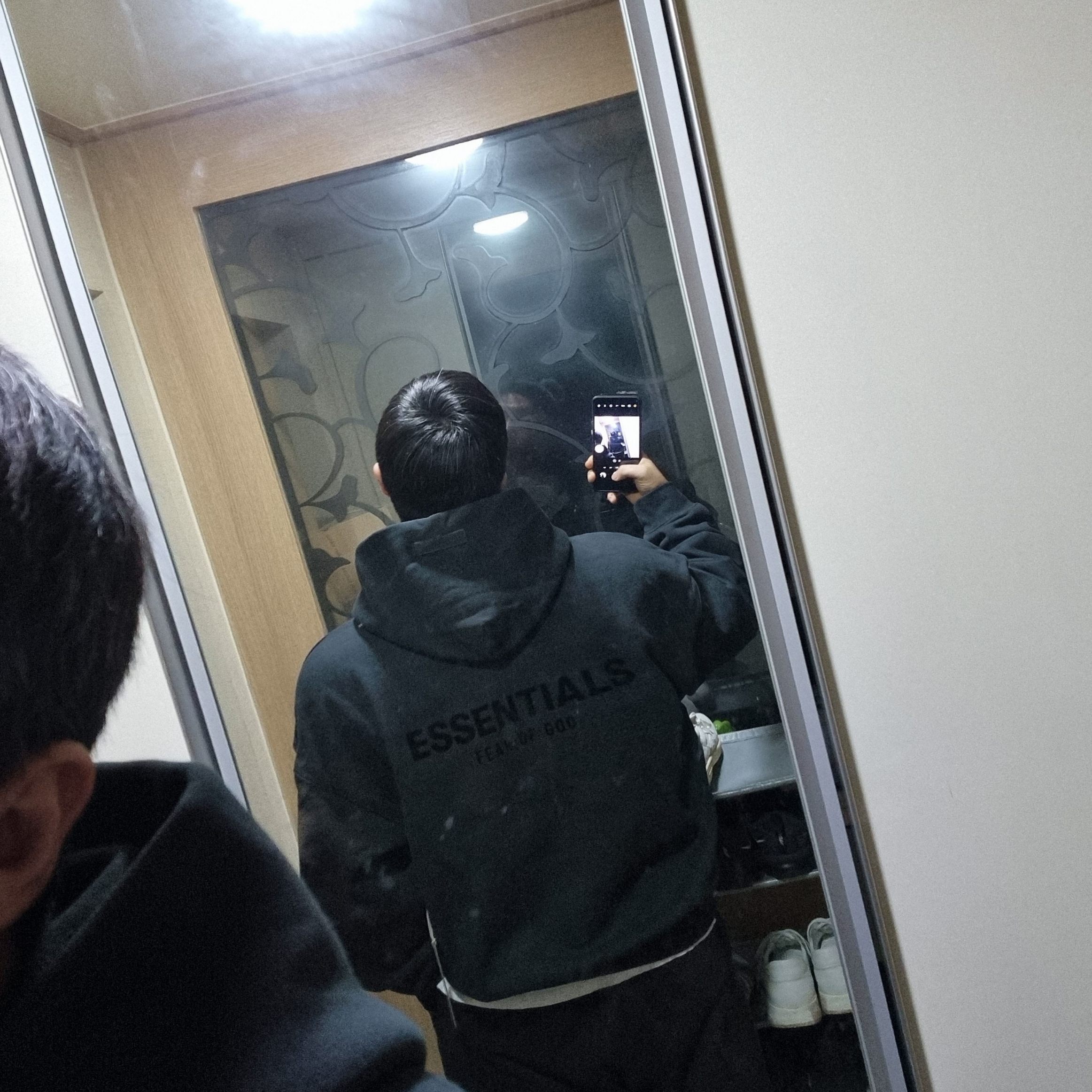 Essentials The Core Collection Hoodie Stretch Limo 착용 스타일