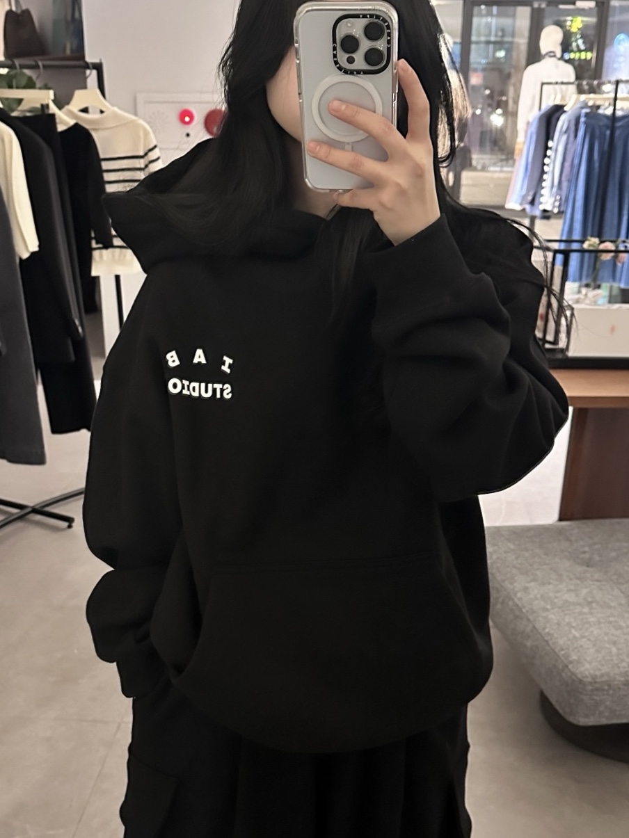 IAB Studio Hoodie Black 착용 스타일 - 1