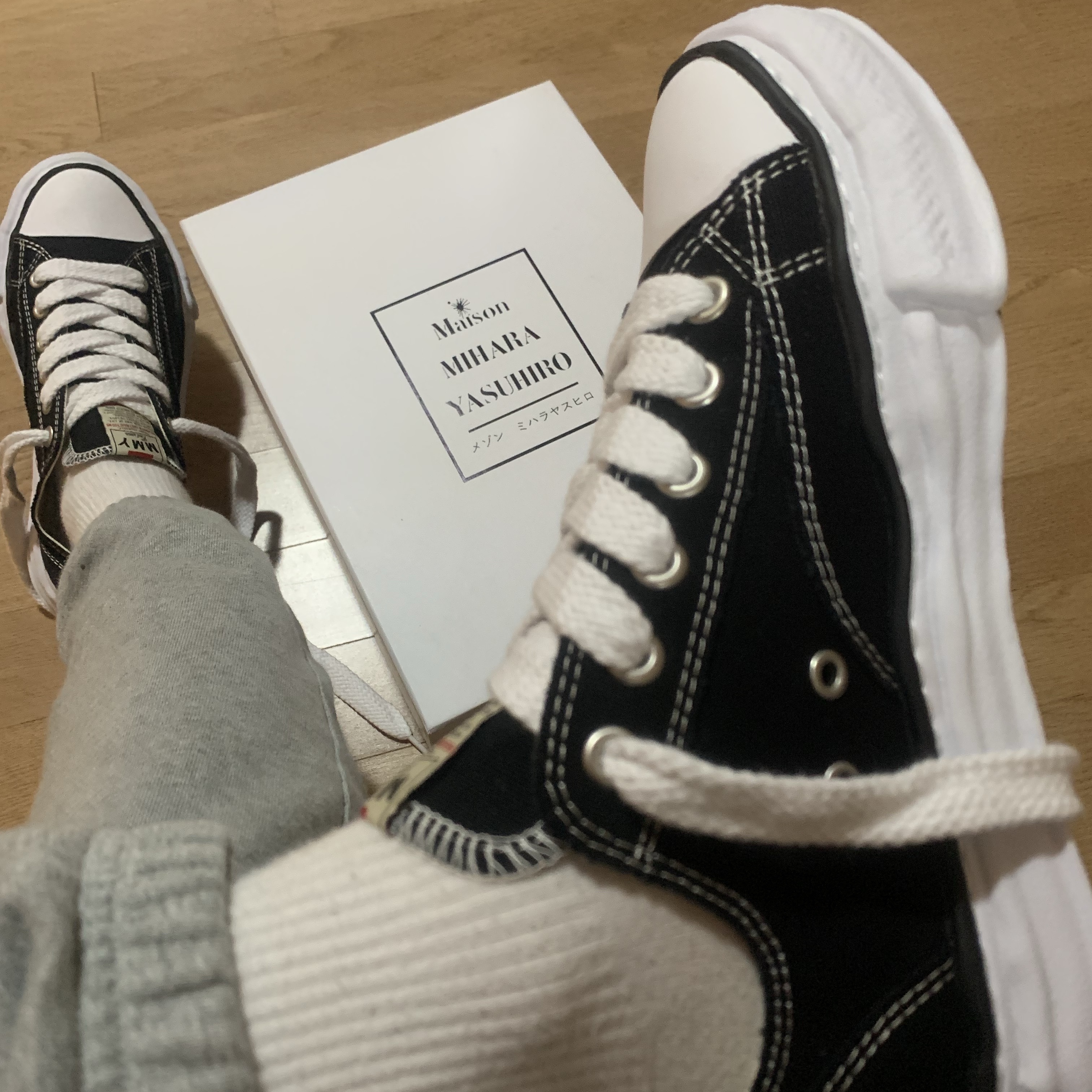 Maison Mihara Yasuhiro Peterson OG Sole Canvas Low Sneakers Black 착용 스타일 - 4