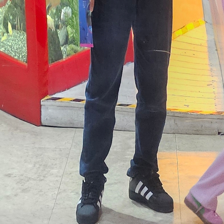 Adidas Superstar XLG Core Black White 착용 스타일