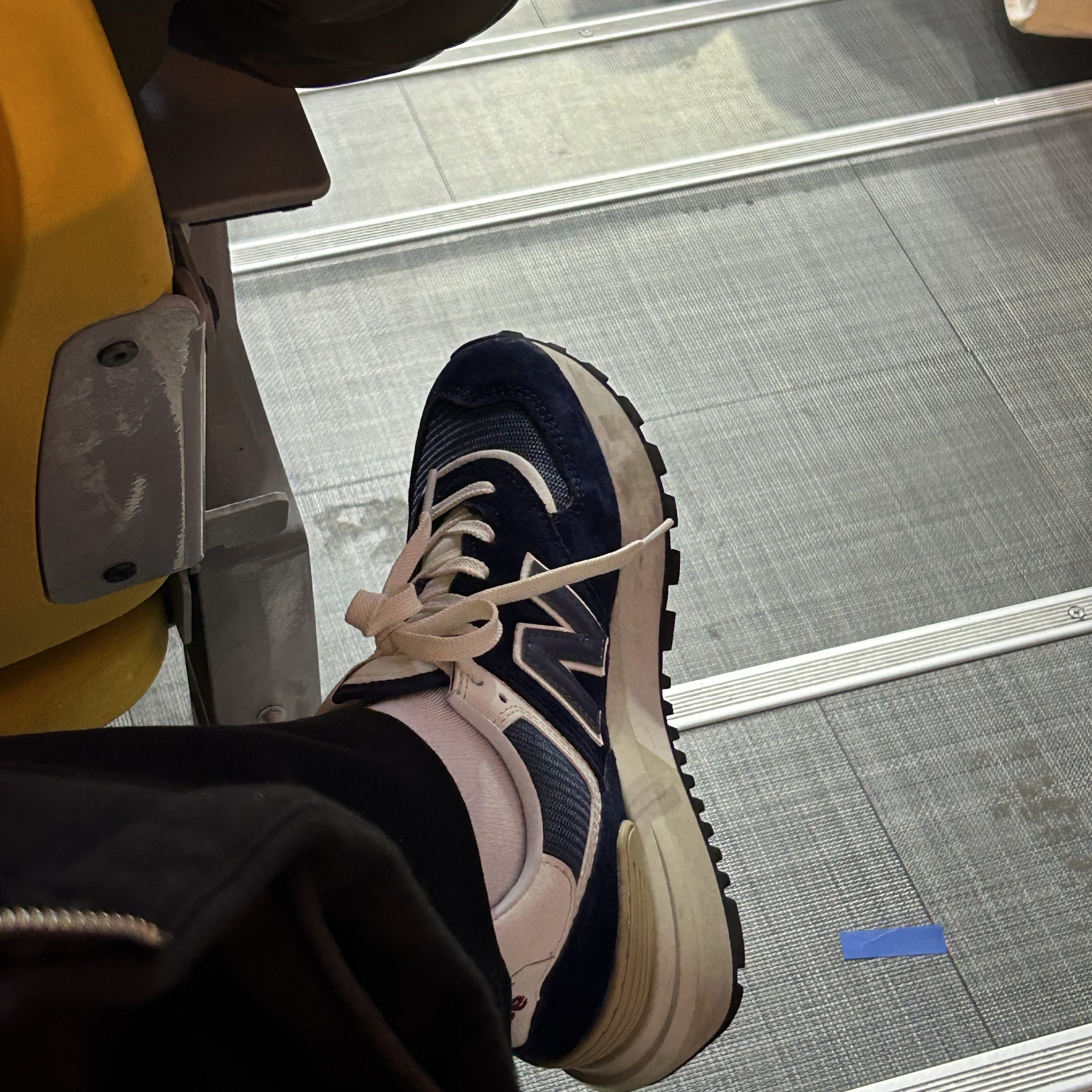 New Balance 574 Legacy Navy 착용 스타일