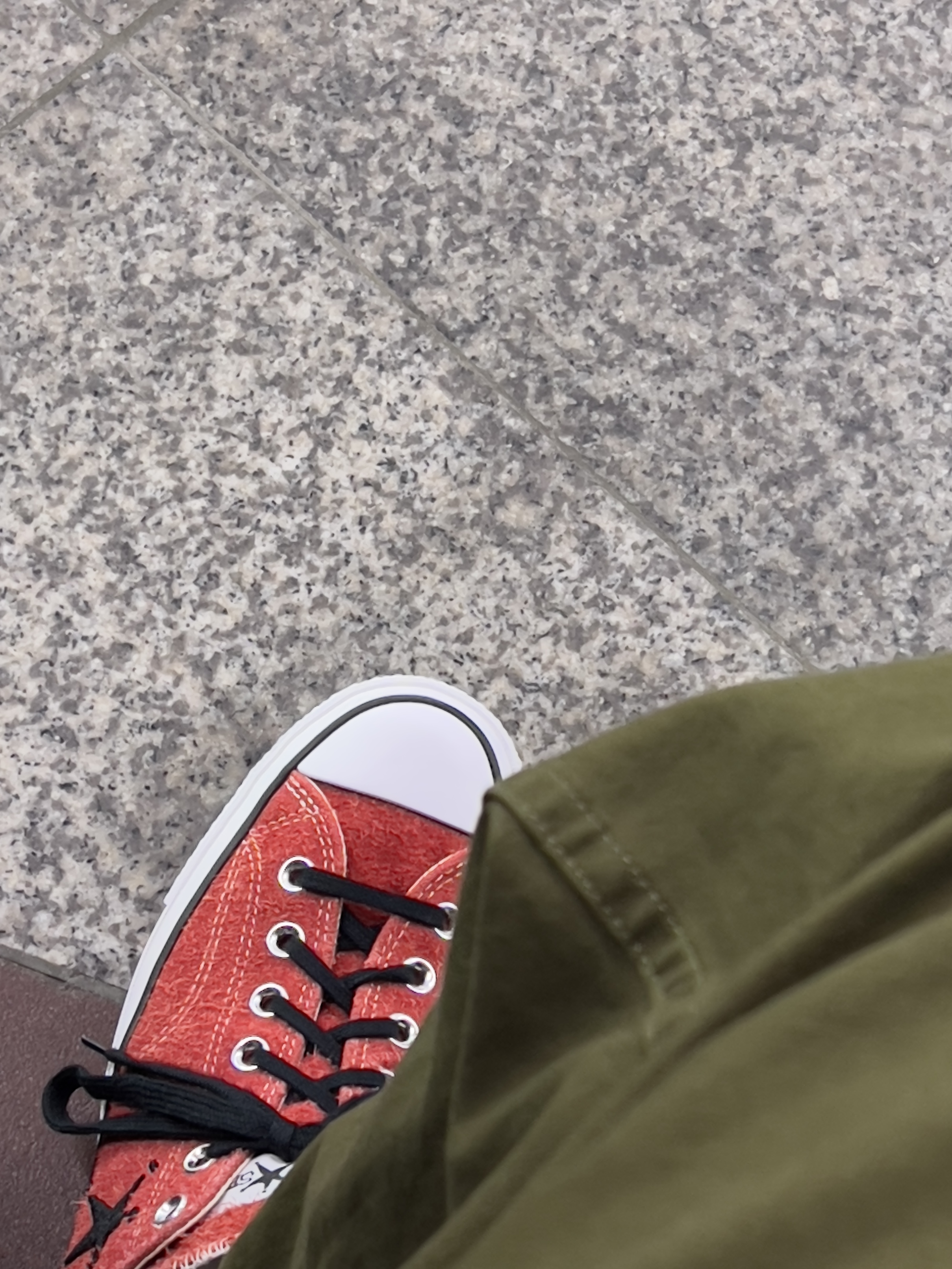 Converse x Stussy Chuck 70 Ox Poppy Red 착용 스타일 - 2
