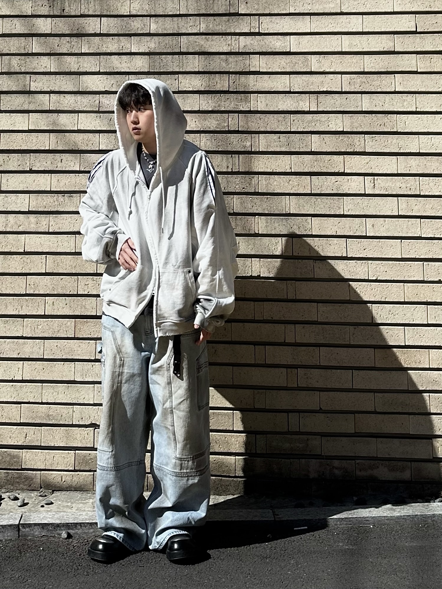 [KREAM 단독] Haleine Carpenter Cargo Dirty Washed Jean Light Blue 착용 스타일 - 5