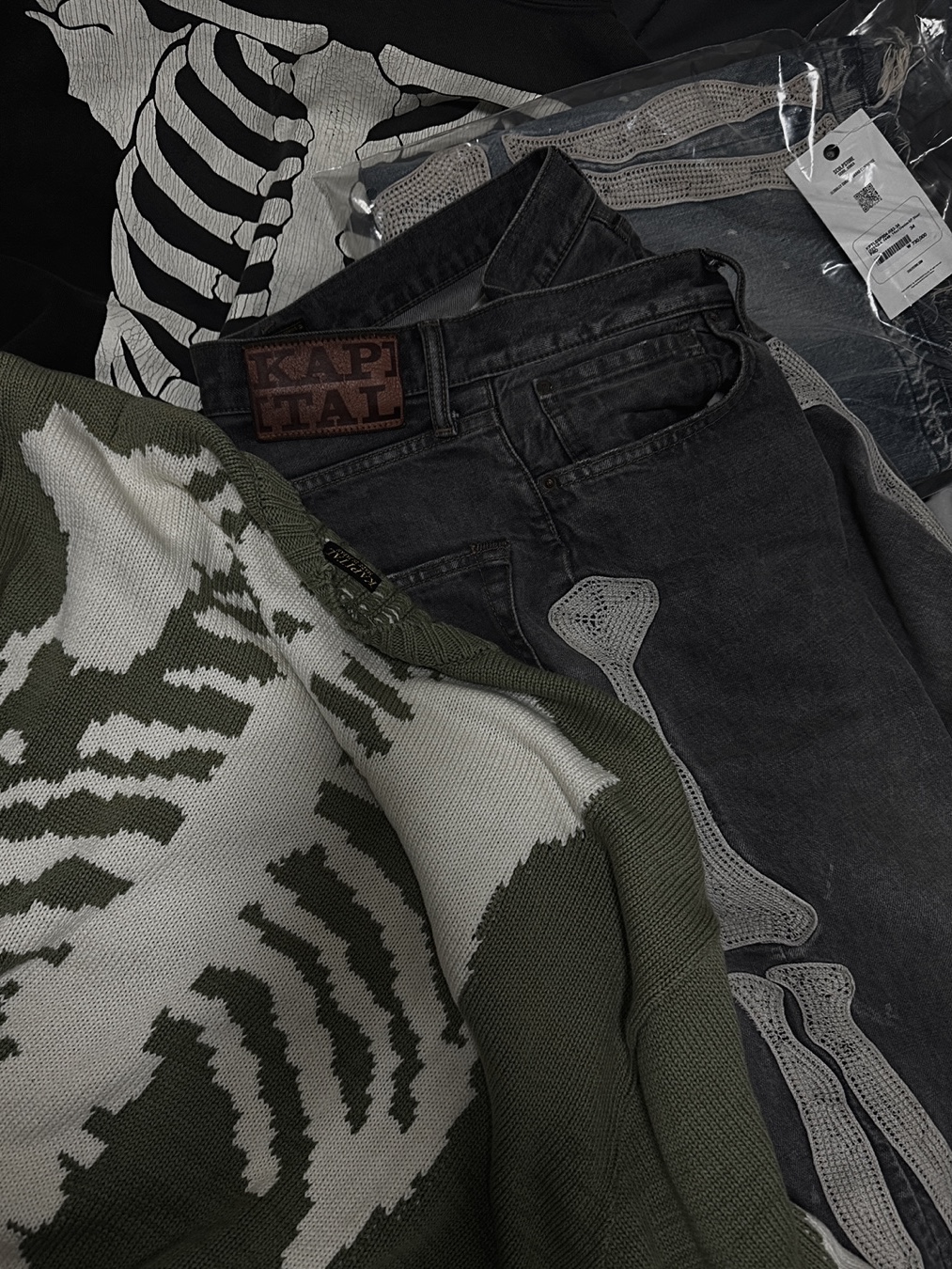 Kapital 14 oz. Denim 5P Bone Embroidery Short Pants Indigo (Processing), Kapital 14 oz. Denim 5P Bone Embroidery Short Pants Black 착용 스타일
