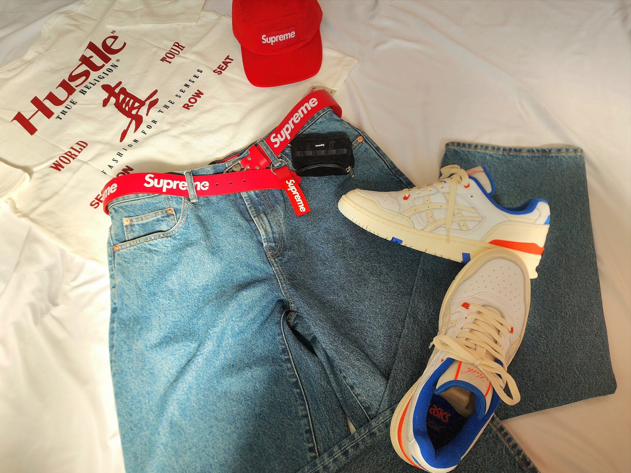 Supreme Washed Chino Twill Camp Cap Red, Supreme Repeat Leather Belt Red - 22SS 착용 스타일 - 2