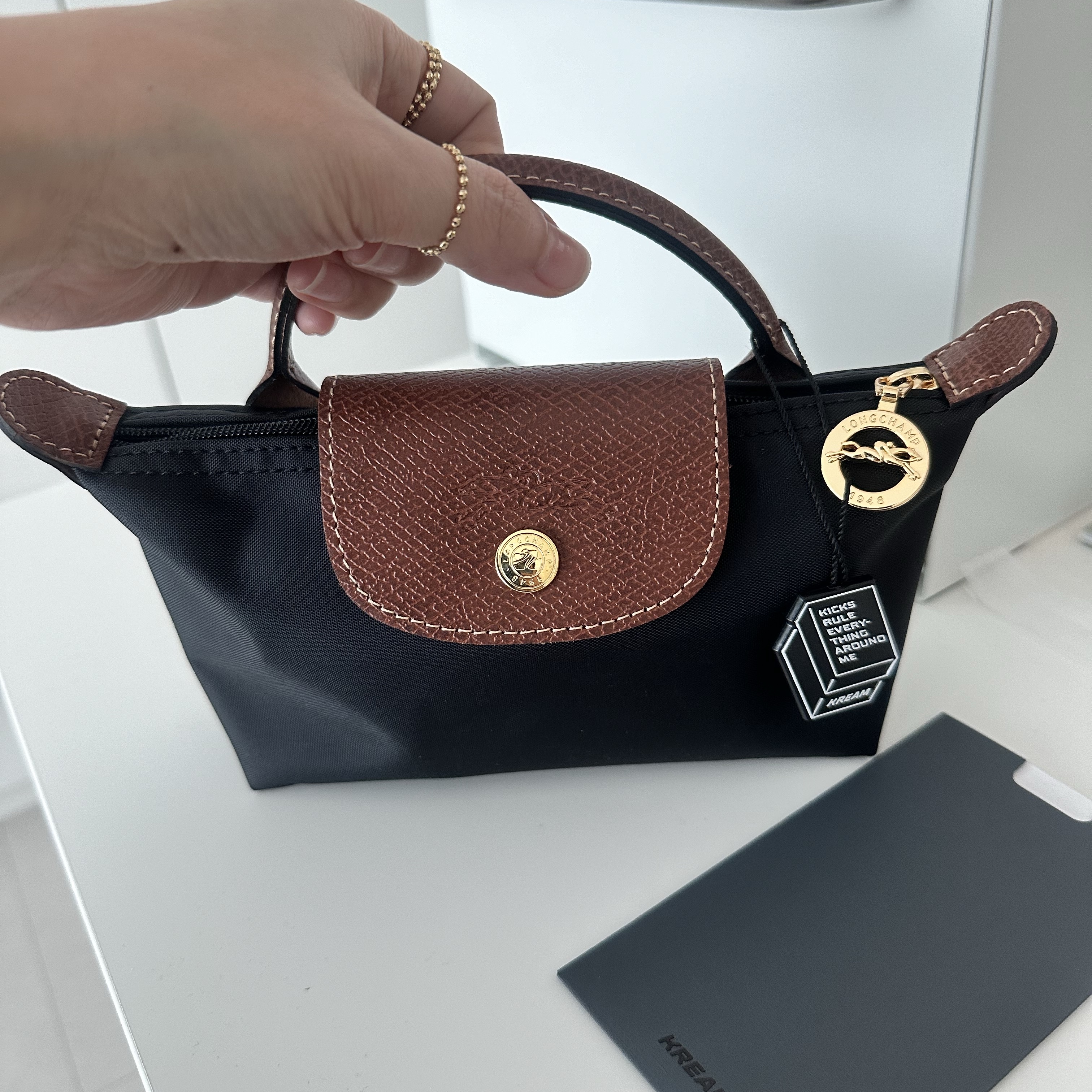 Longchamp Le Pliage Original Handle Pouch Black 착용 스타일