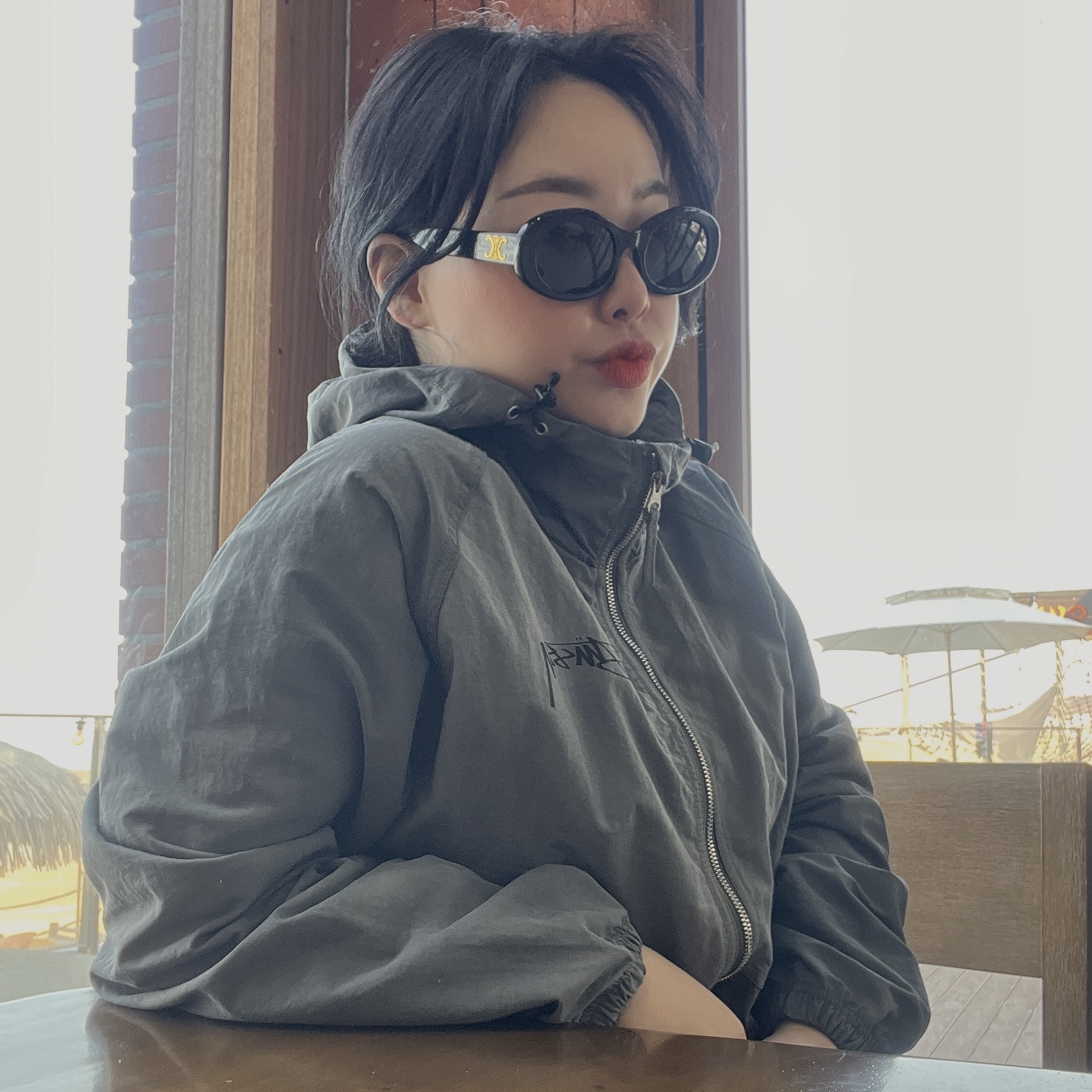 Stussy Wave Dye Beach Shell Jacket Grey, (W) Celine Triomphe 01 Sunglasses in Acetate Black 착용 스타일