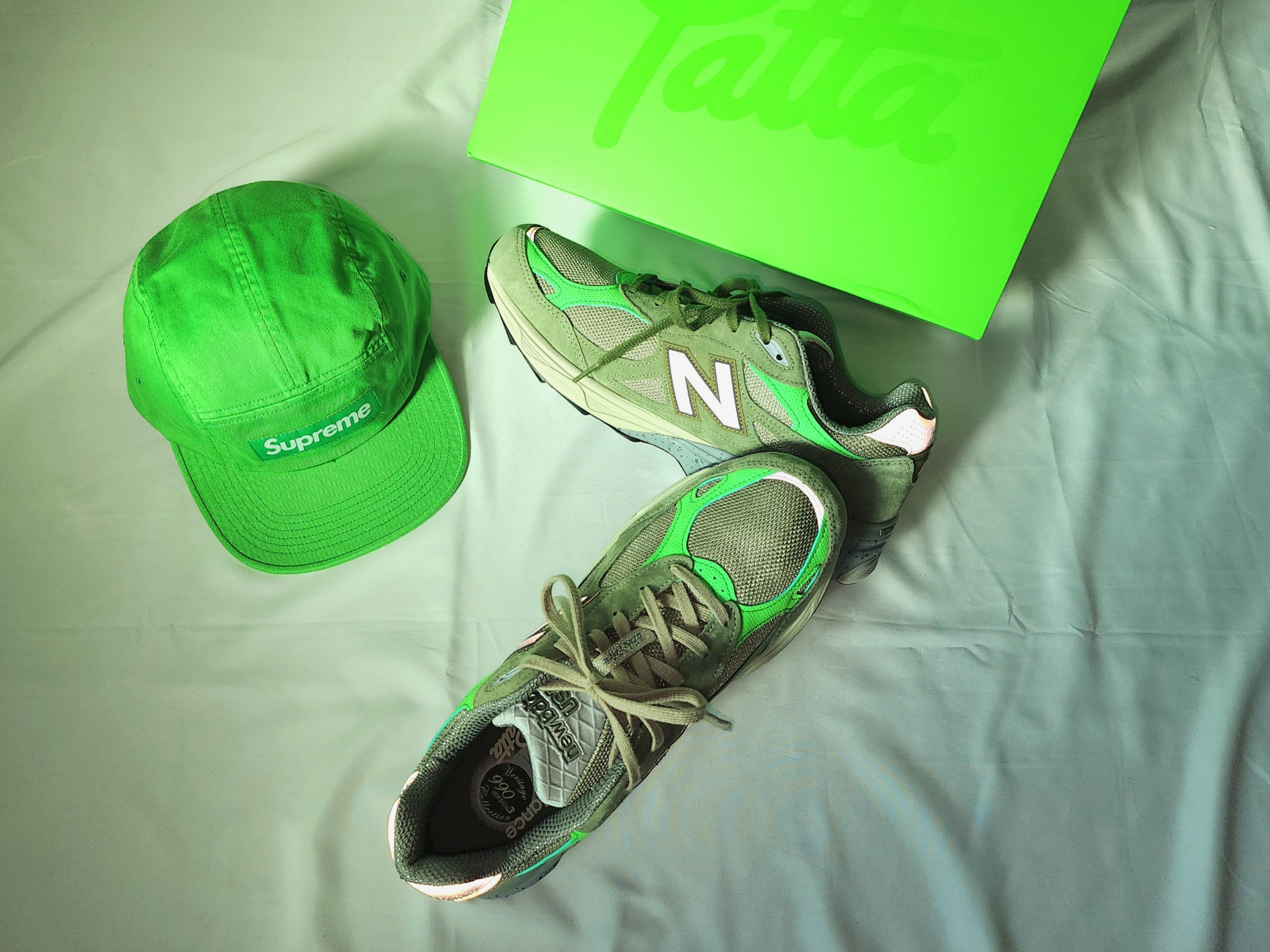 Supreme Washed Chino Twill Camp Cap Green - 24SS, New Balance x Patta 990v3 Made in USA Olive 착용 스타일 - 2