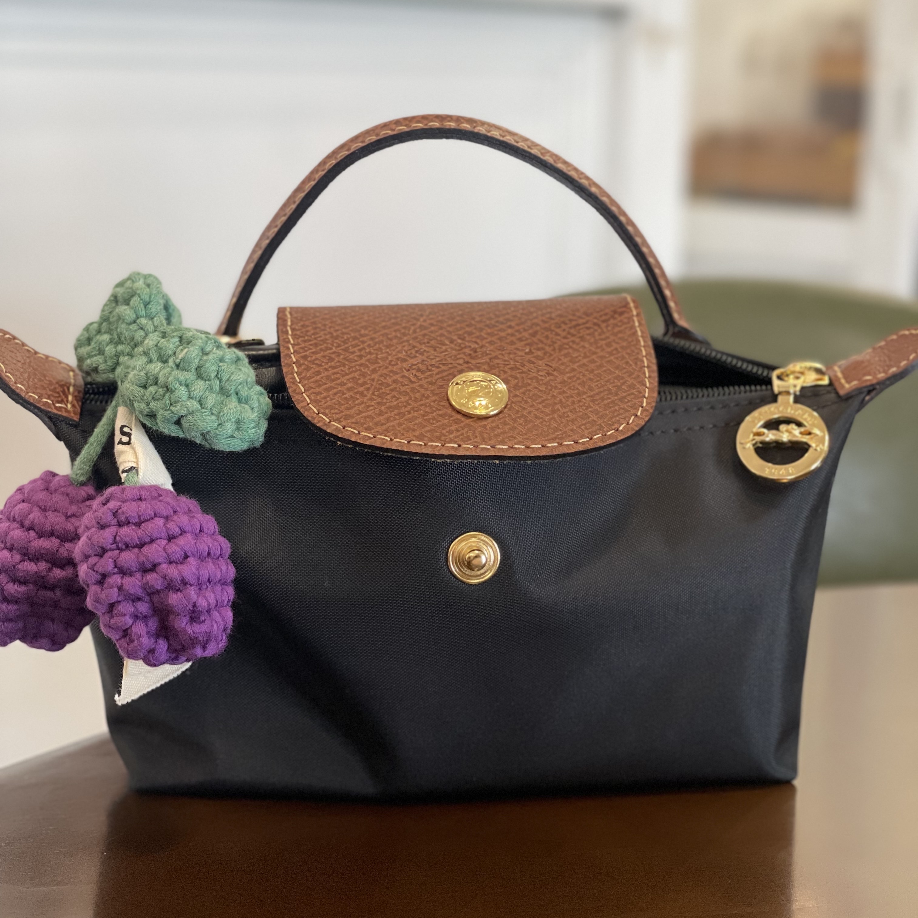 Longchamp Le Pliage Original Handle Pouch Black 착용 스타일