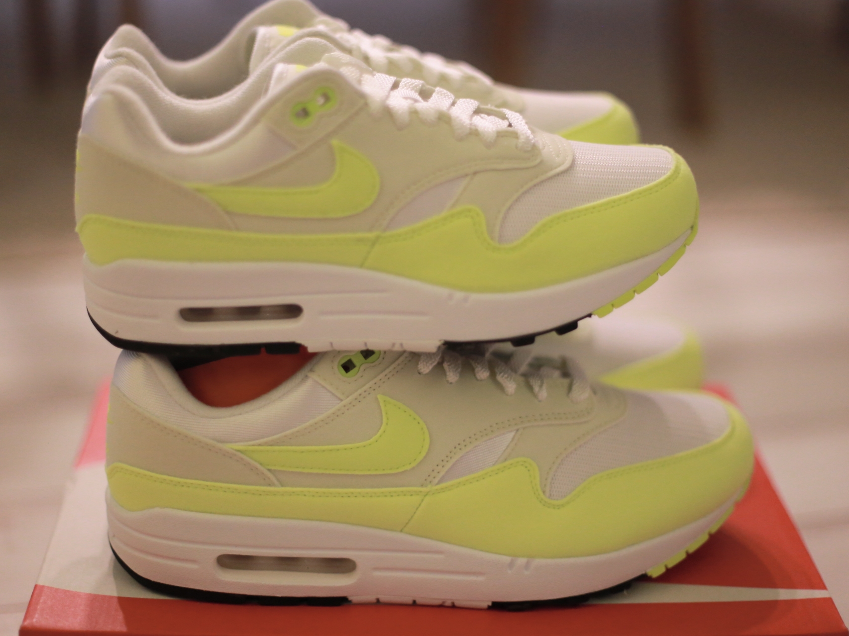 (W) Nike Air Max 1 Volt Sea Glass 착용 스타일 - 4