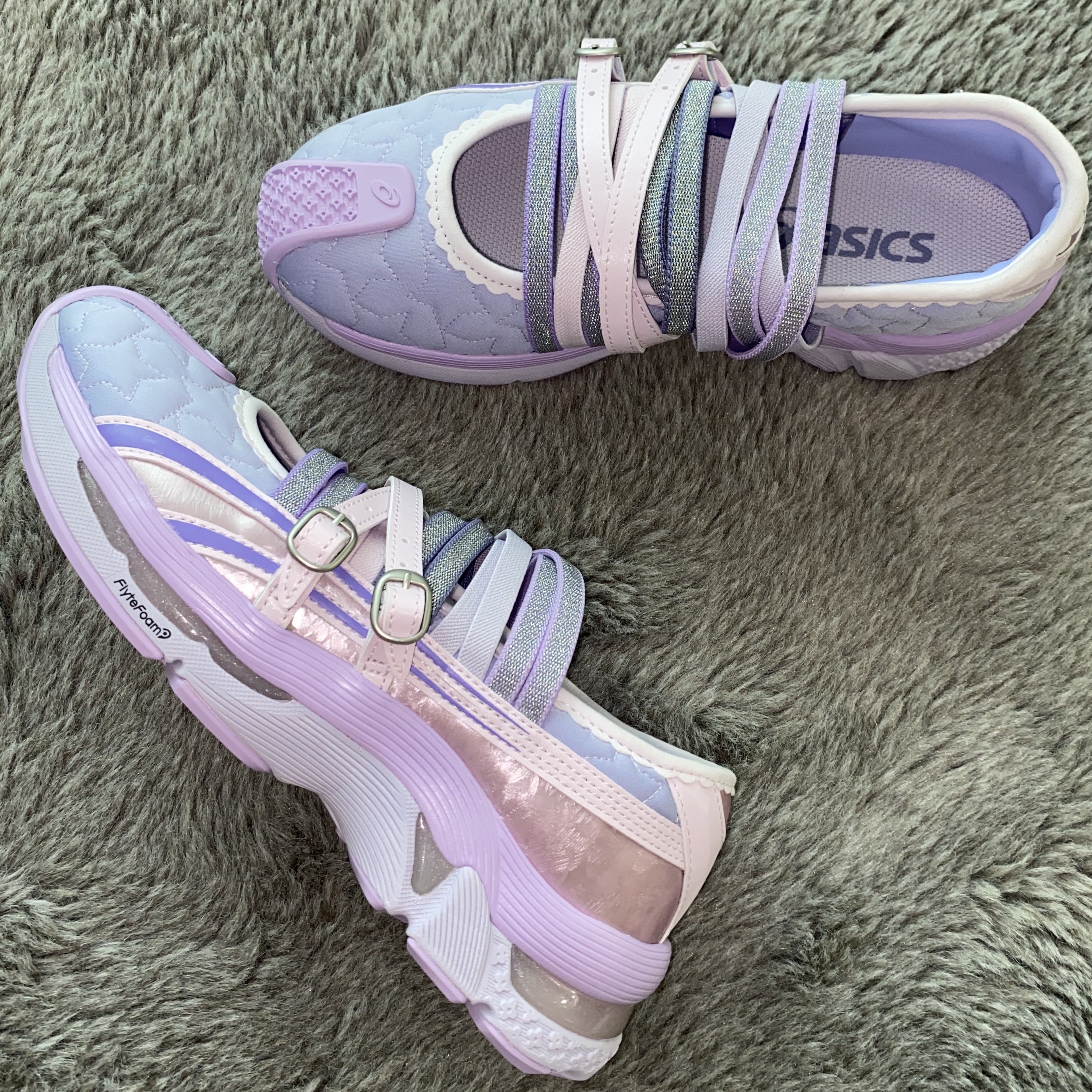 (W) Asics x Kiko Kostadinov x Heaven by Marc Jacobs Gel-Lokros Vapor Cosmos 착용 스타일 - 2