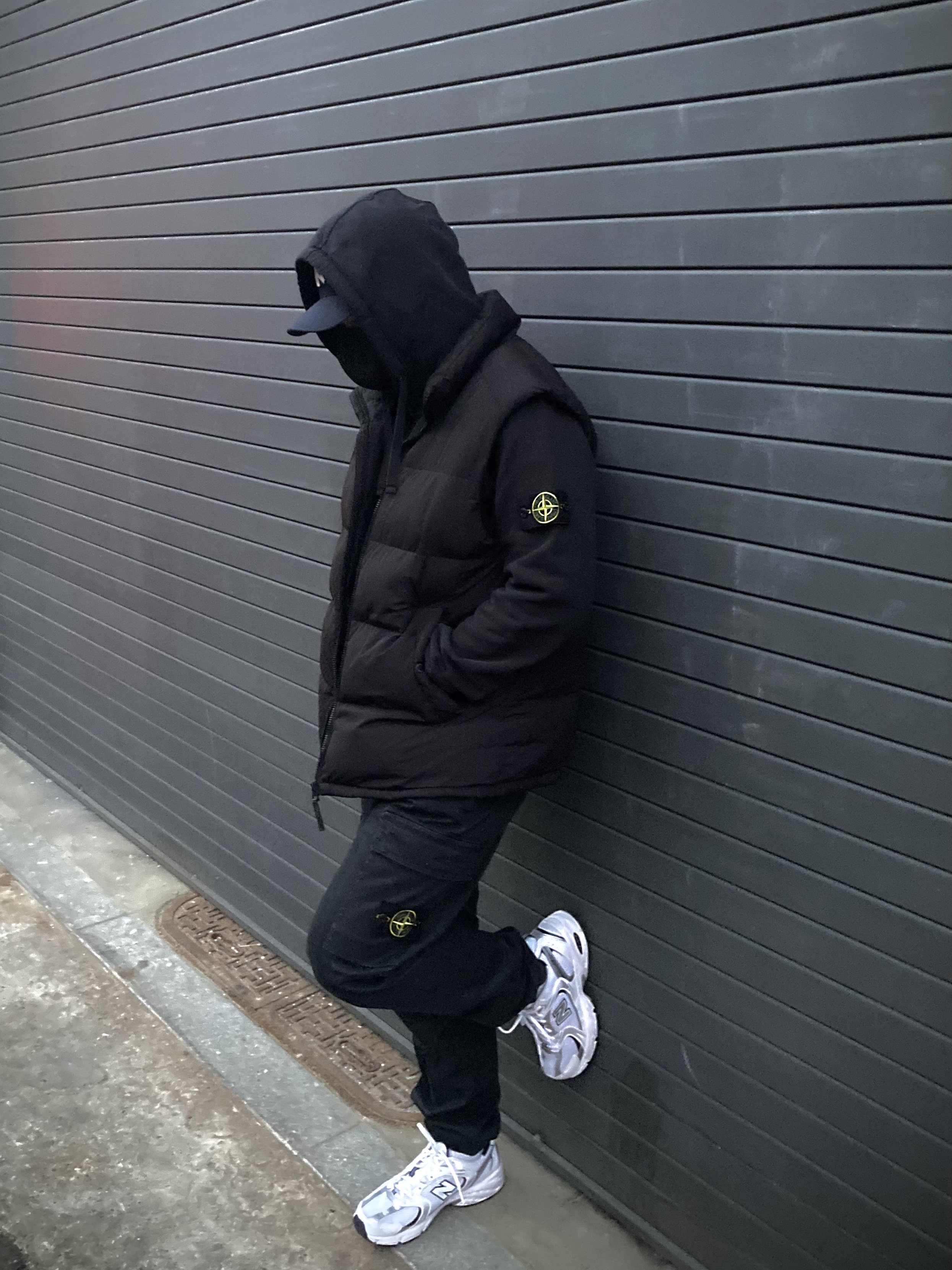 Stone Island 64120 Cotton Fleece Hooded Sweatshirt Black - 22FW, Stone Island 313L1 T.CO+OLD Cargo Pants Black - 22FW 착용 스타일