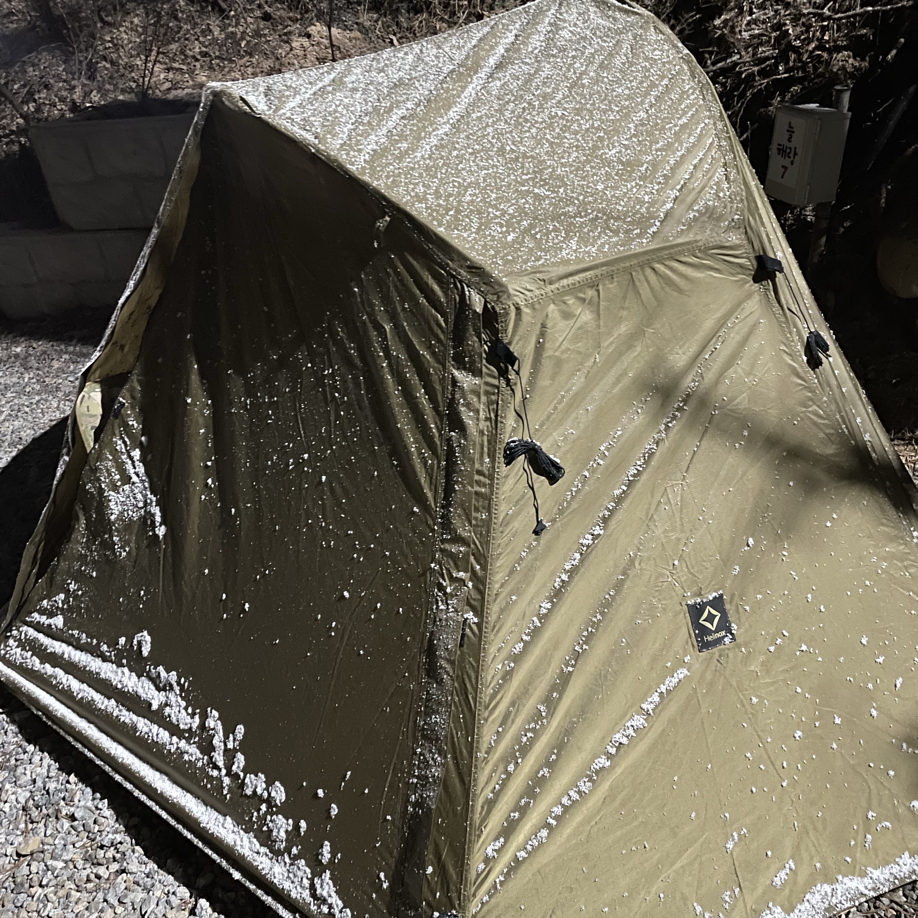 Helinox Tactical Cot Tent Solo Inner Tent Coyote Tan Mesh (With Tactical Cot Tent Solo Fly), Helinox Chair One Multicam 착용 스타일 - 2