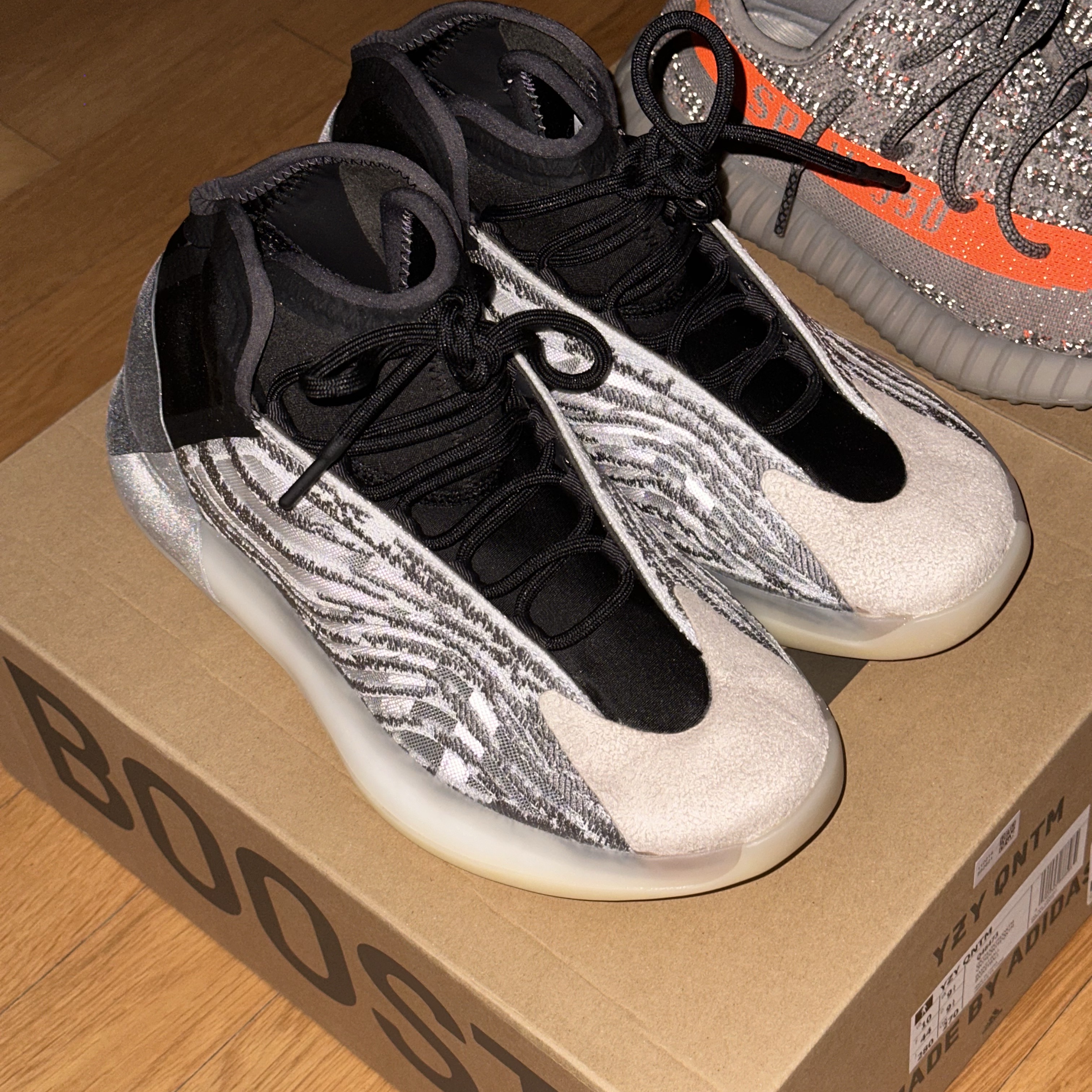 Adidas Yeezy QNTM Lifestyle, Adidas Yeezy Boost 350 V2 Beluga - Reflective 착용 스타일 - 6