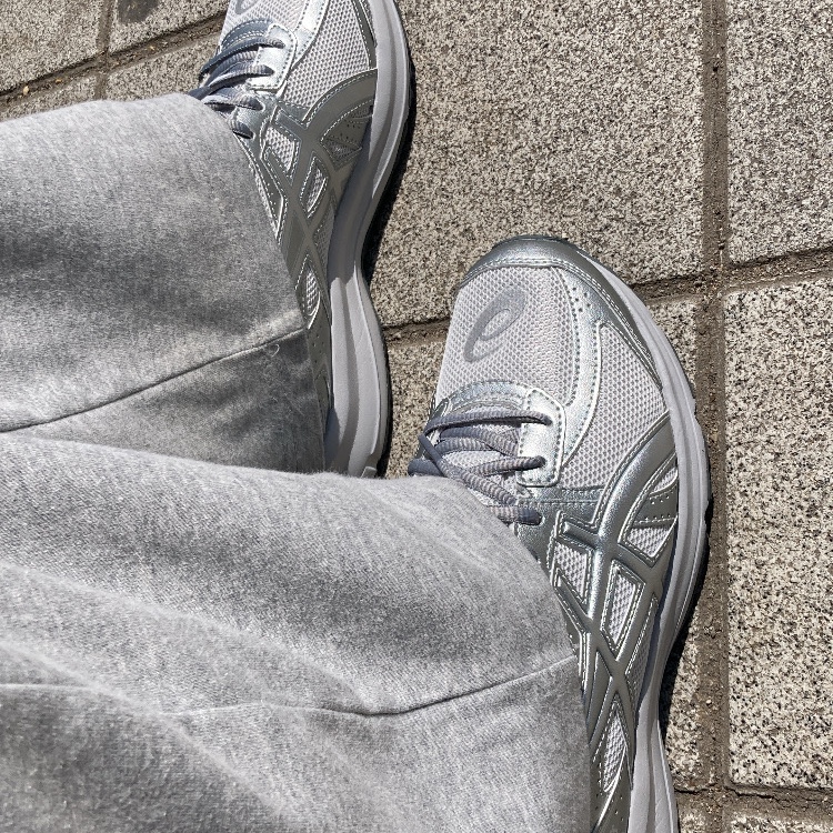 Asics Jog 100 S SMU Glacier Grey Pure Silver - 2E Wide 착용 스타일 - 5