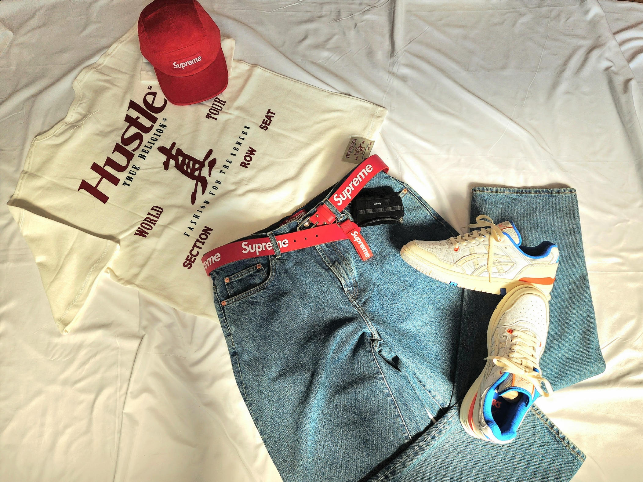 Supreme Washed Chino Twill Camp Cap Red, Supreme Repeat Leather Belt Red - 22SS 착용 스타일 - 1