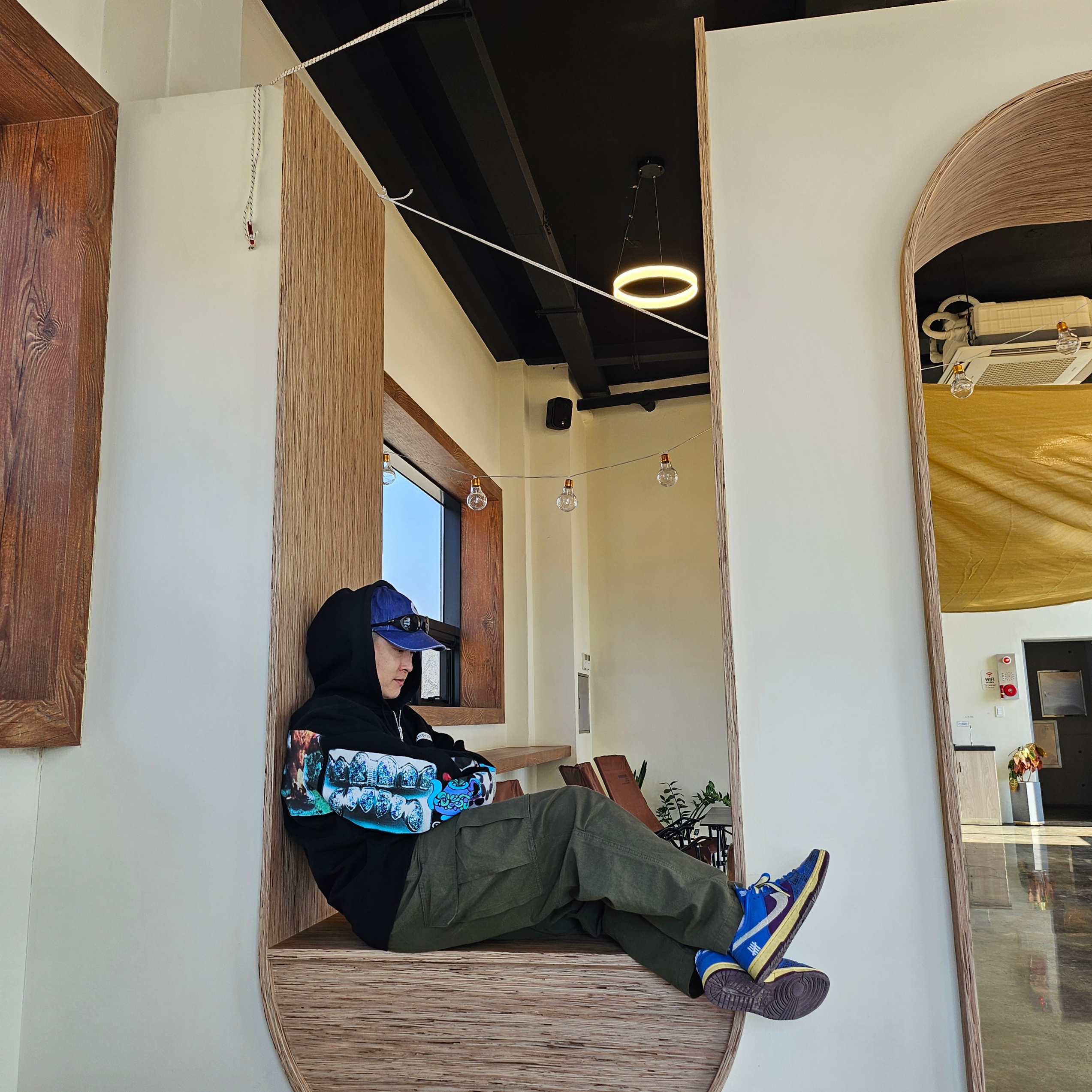 Oakley Eye Jacket Redux Matte Black Frame Prizm Grey Lenses High Bridge Fit, Supreme Pigment Canvas S Logo 6-Panel Navy - 23SS 착용 스타일 - 1