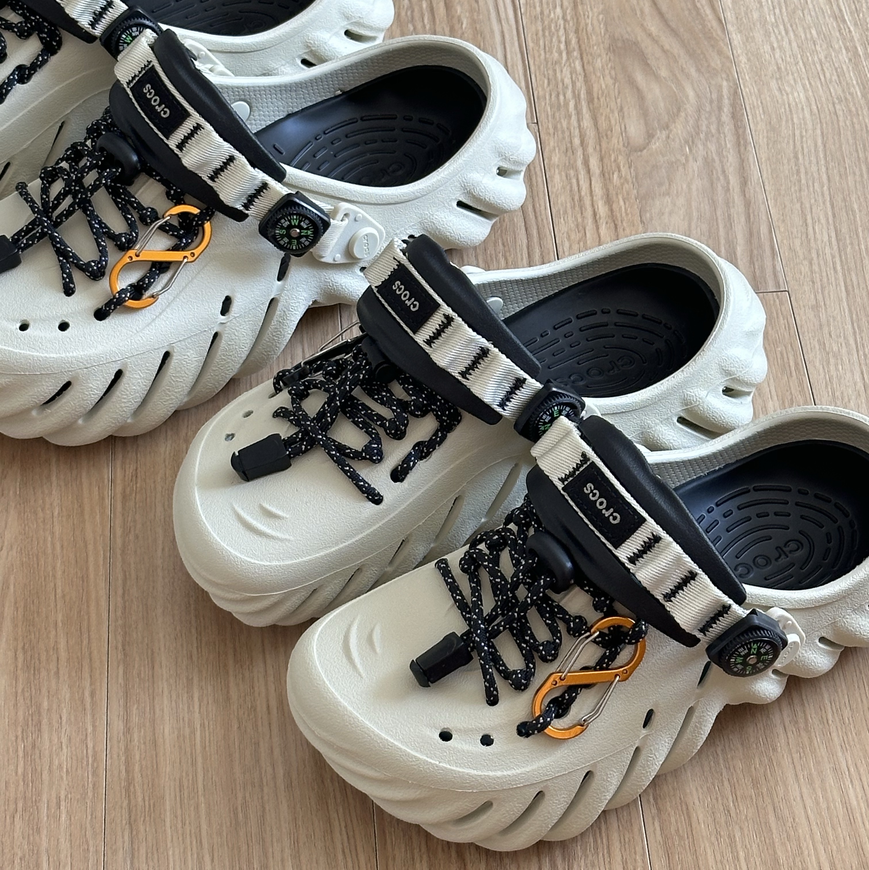 Crocs Echo Clog Bone Black 착용 스타일