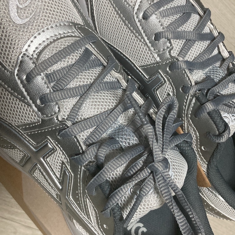 Asics Jog 100 S SMU Glacier Grey Pure Silver - 2E Wide 착용 스타일 - 2